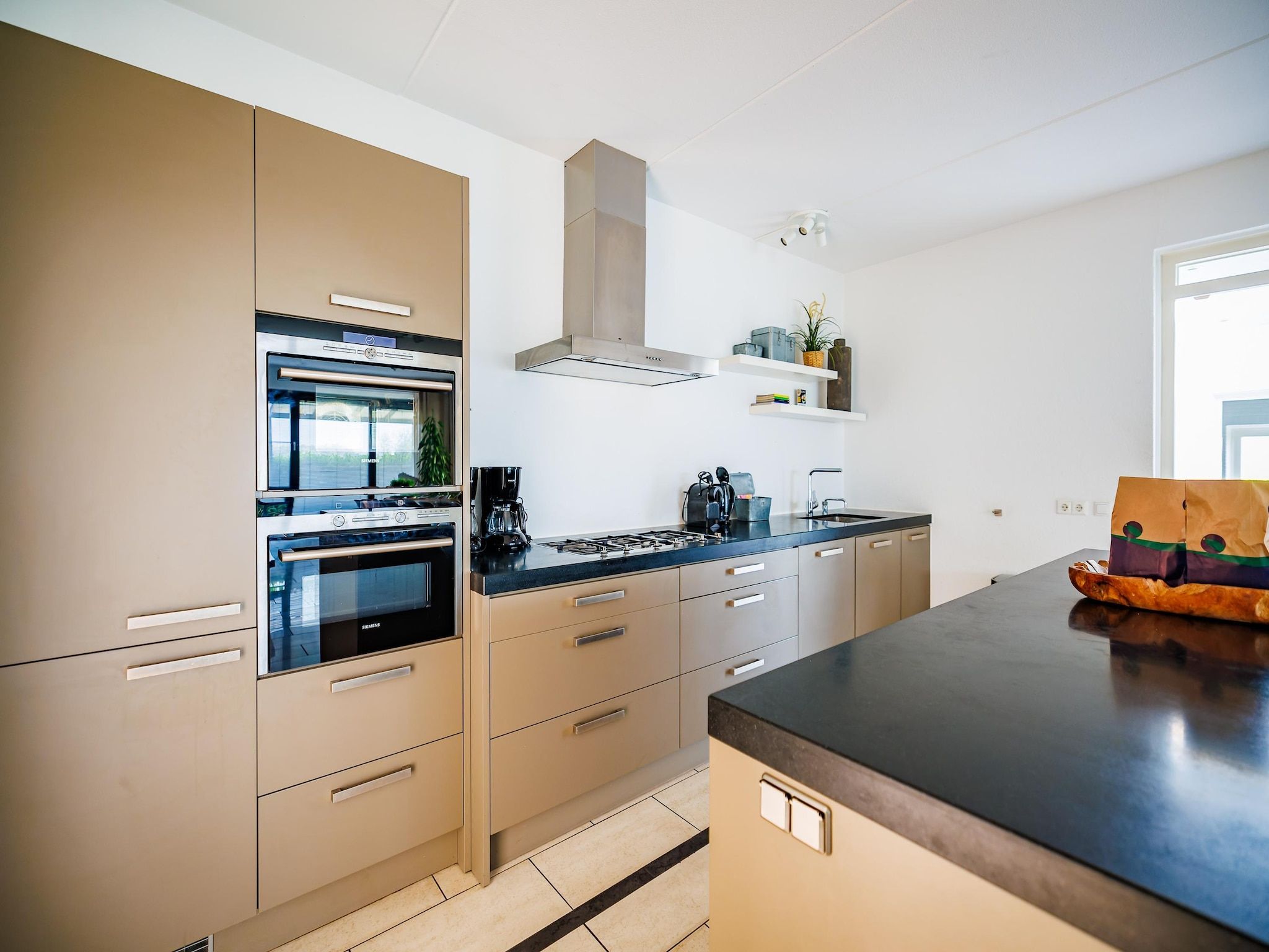 De keuken van Vakantiepark Eiland van Maurik 5 in Maurik