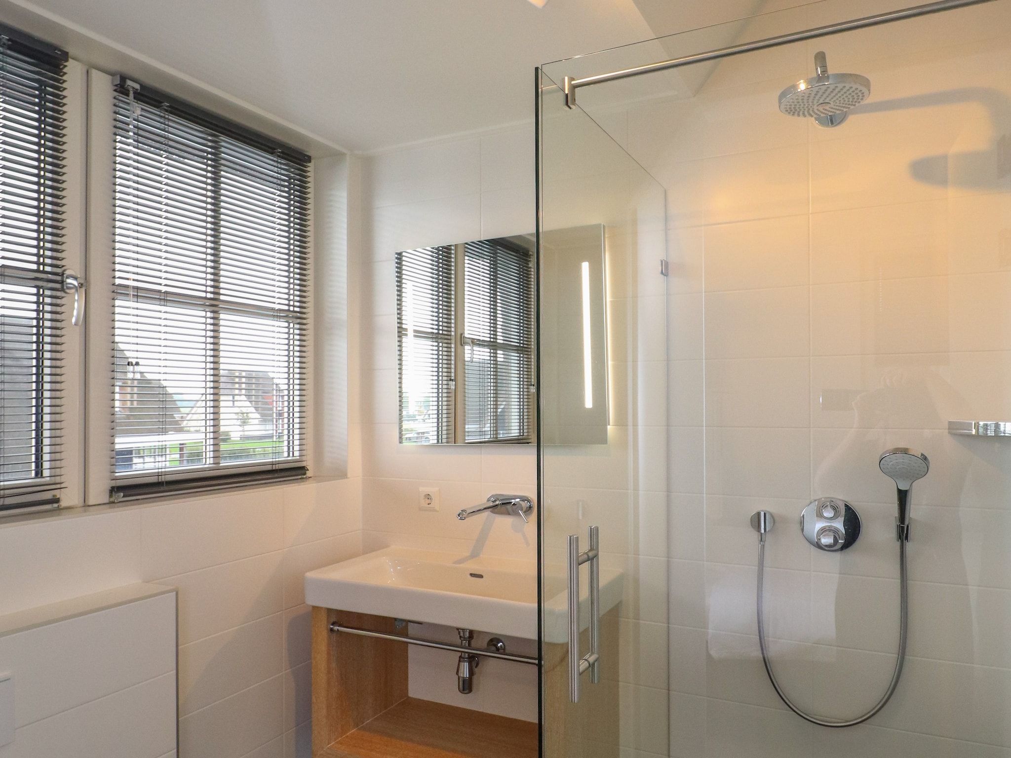 De badkamer van Friese Meren Villa's 13 in Delfstrahuizen