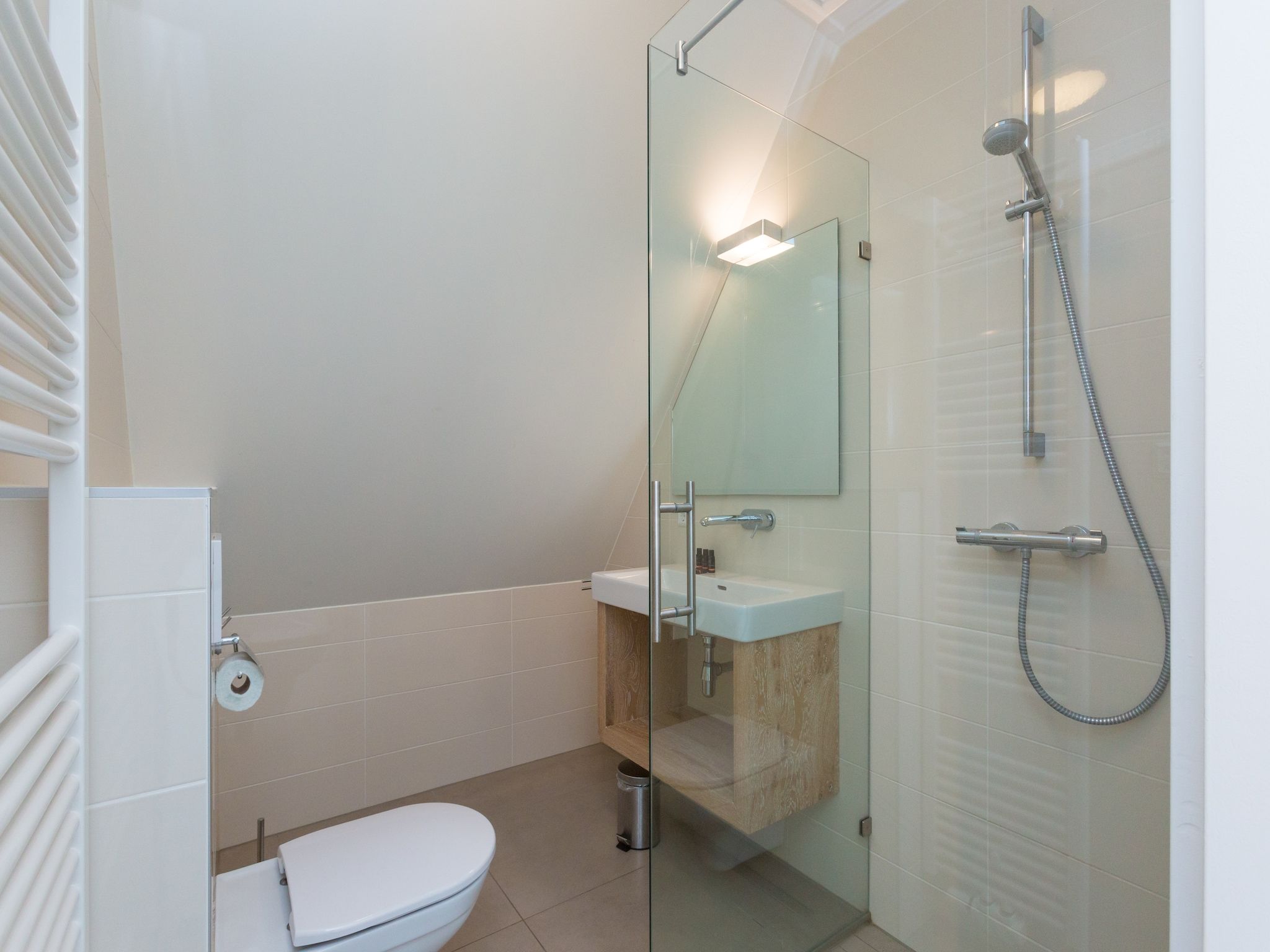 De badkamer van Friese Meren Villa's 15 in Delfstrahuizen