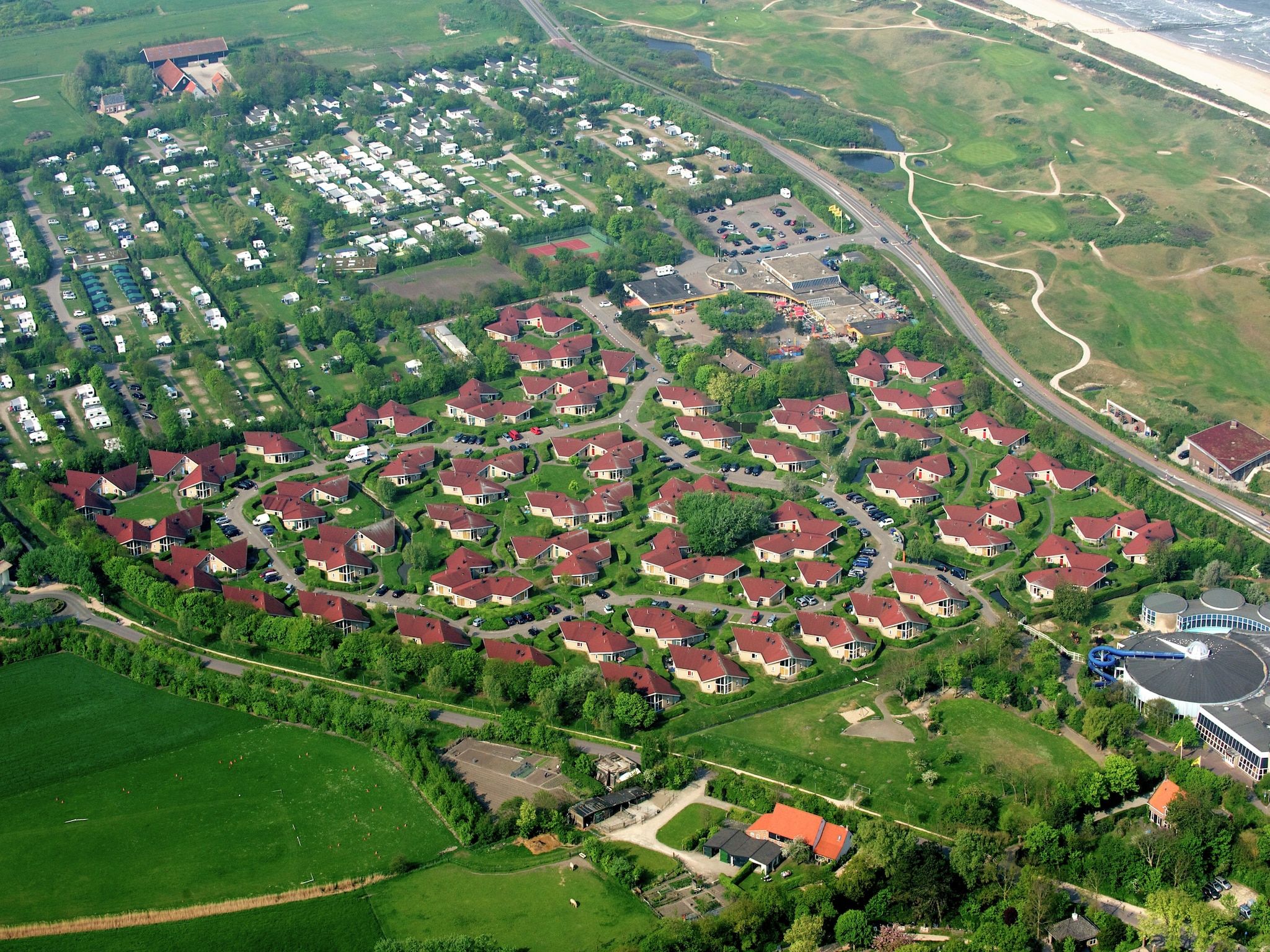 De buitenkant van Vakantiepark Hof Domburg 19 in Domburg