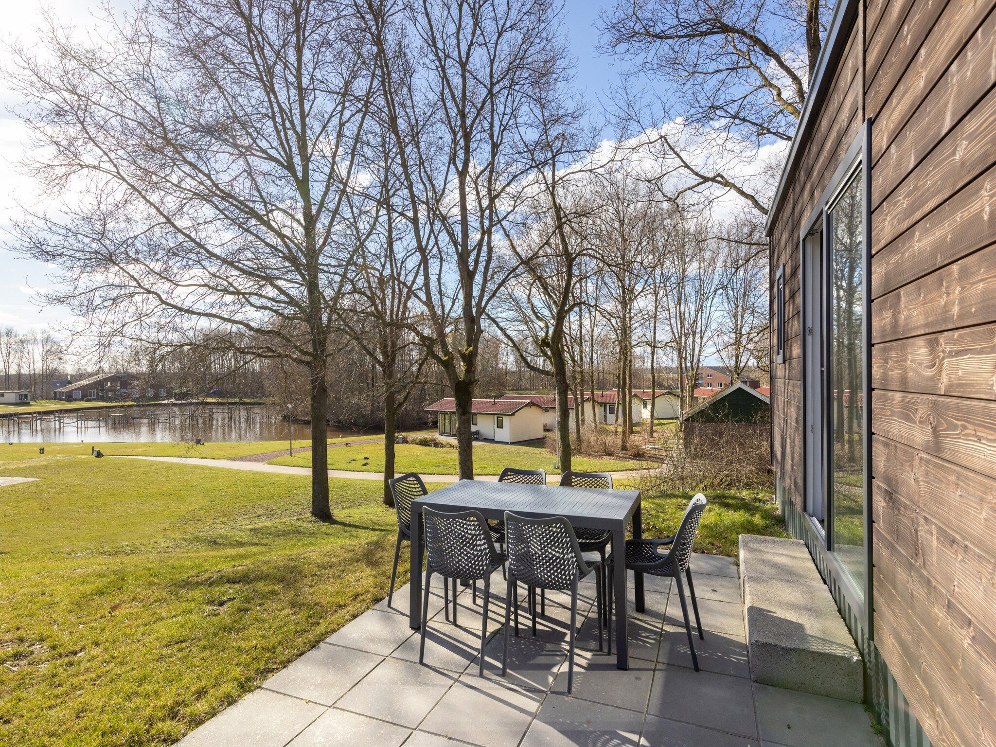 Het terras van Hunzepark 13 in Gasselternijveen