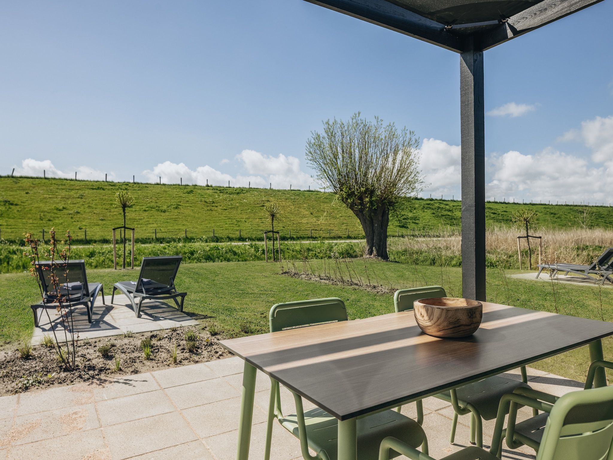 Het terras van Park Wijdenes 2 in Wijdenes