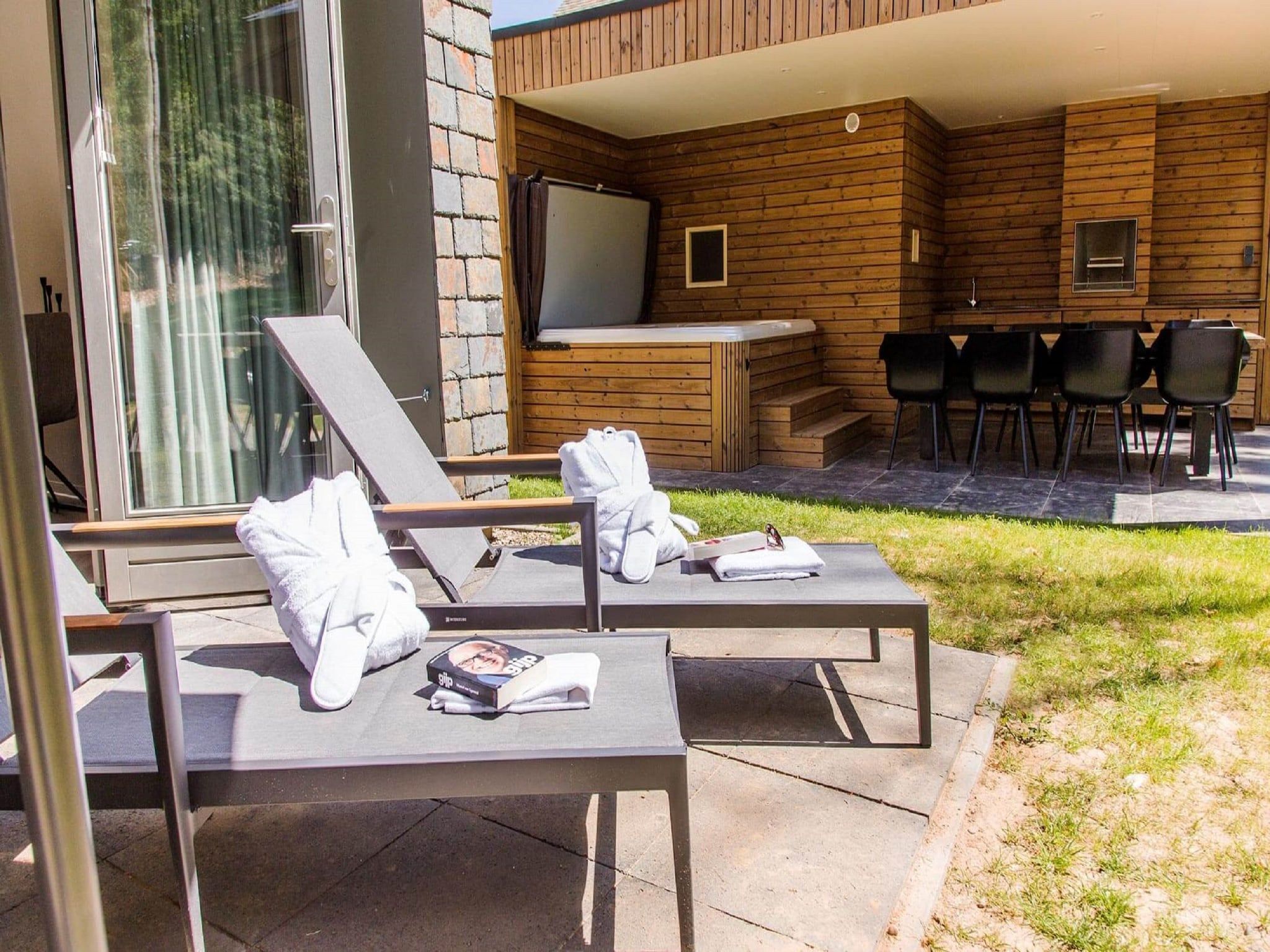 Het terras van Resort Maastricht 29 in Maastricht