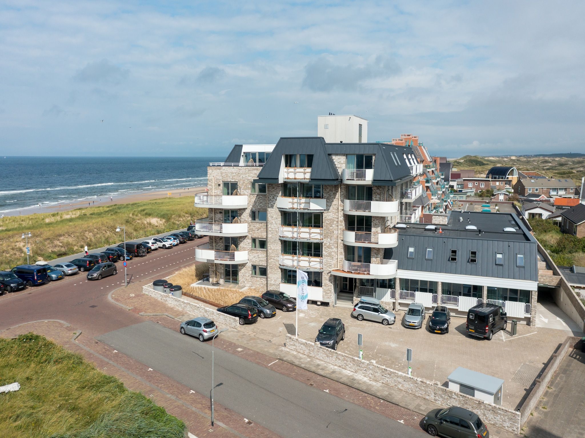De buitenkant van Residentie de Graaf van Egmont 10 in Egmond aan zee