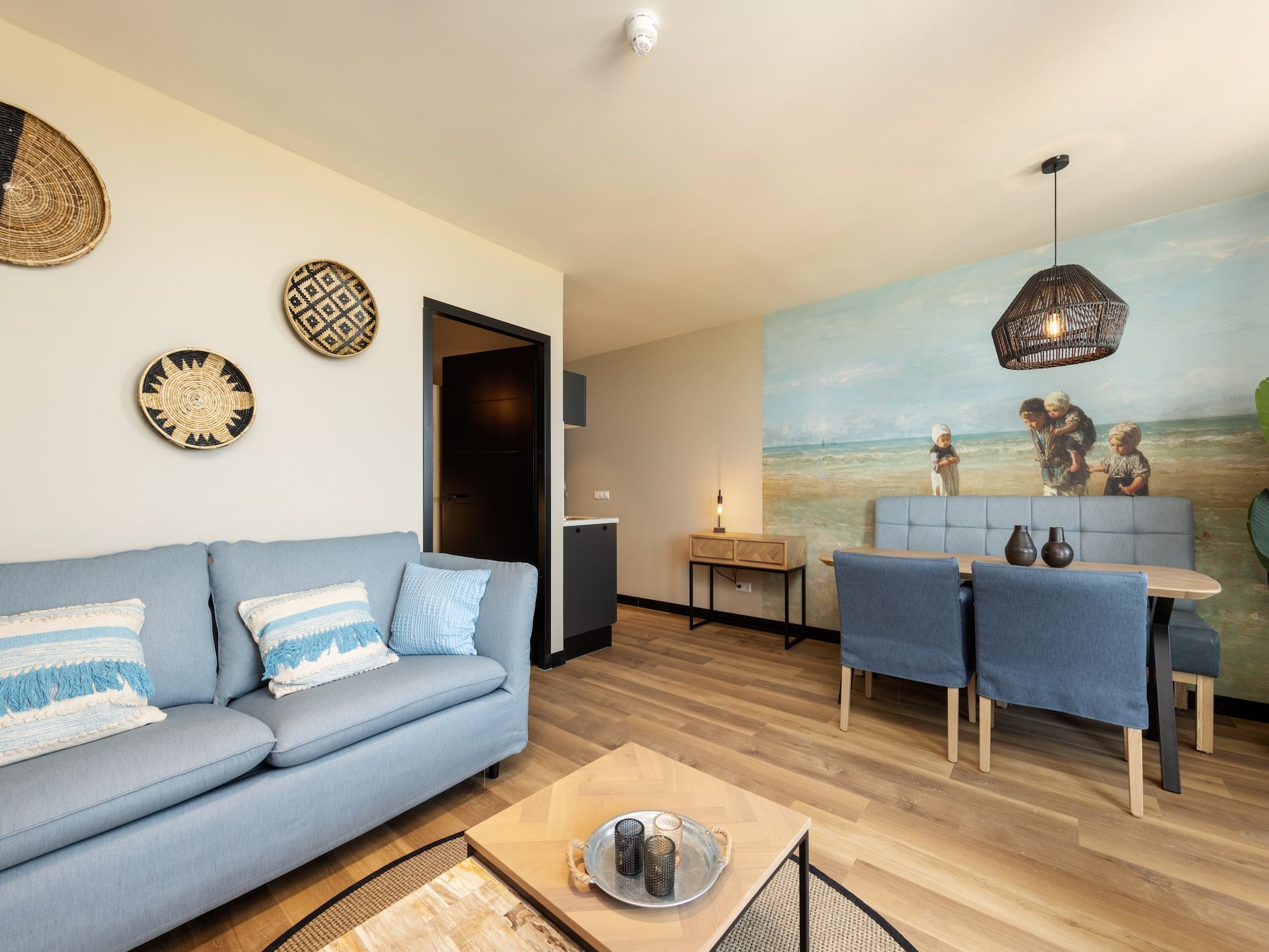 De woonkamer van Residentie de Graaf van Egmont 12 in Egmond aan zee