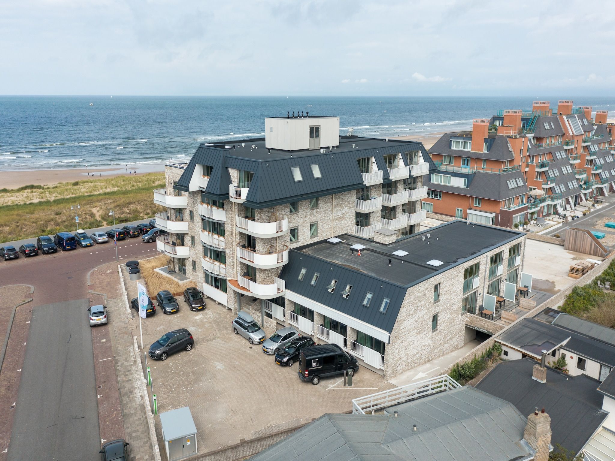 De buitenkant van Residentie de Graaf van Egmont 13 in Egmond aan zee