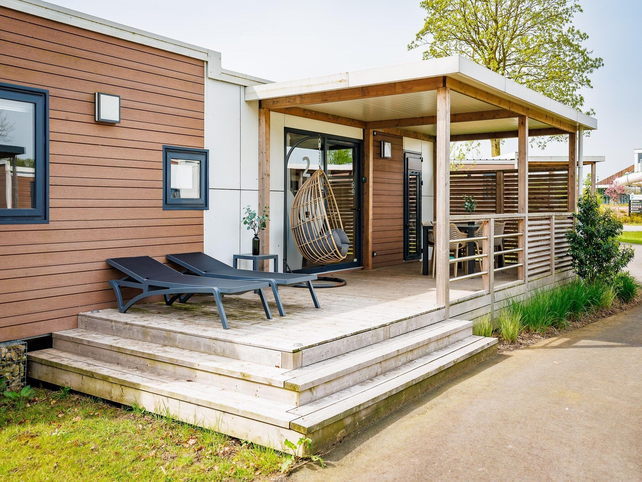 De buitenkant van Vakantiepark Eiland van Maurik 7 in Maurik