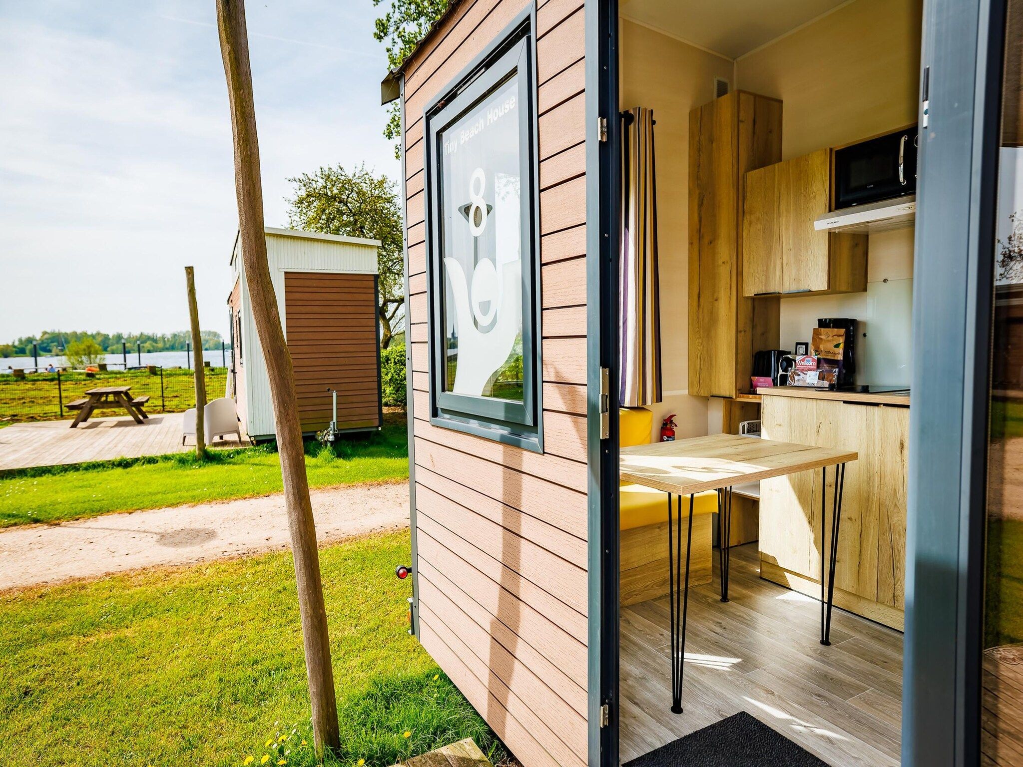 De buitenkant van Vakantiepark Eiland van Maurik 9 in Maurik