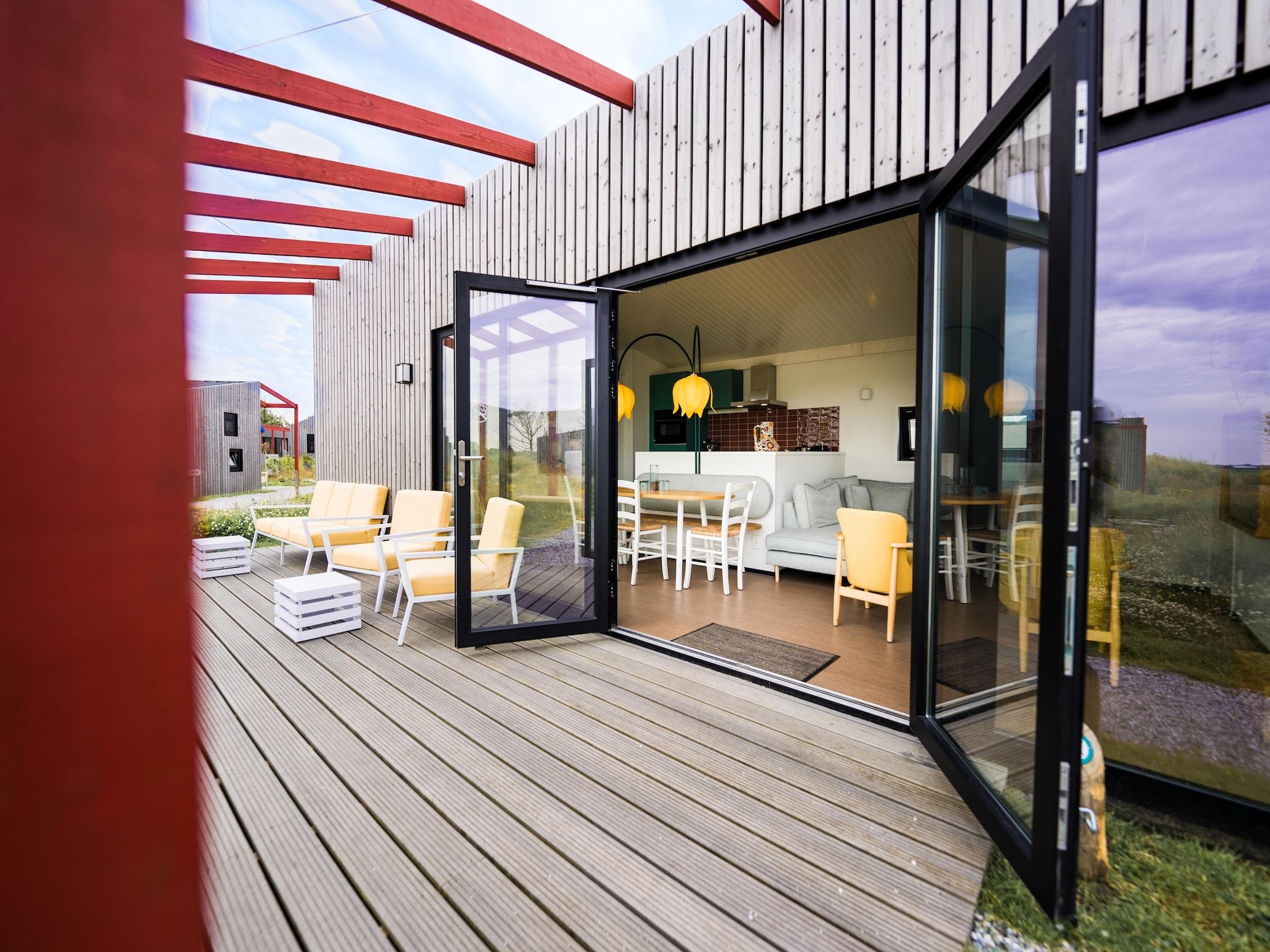 Het terras van Resort Callantsoog 4 in Callantsoog