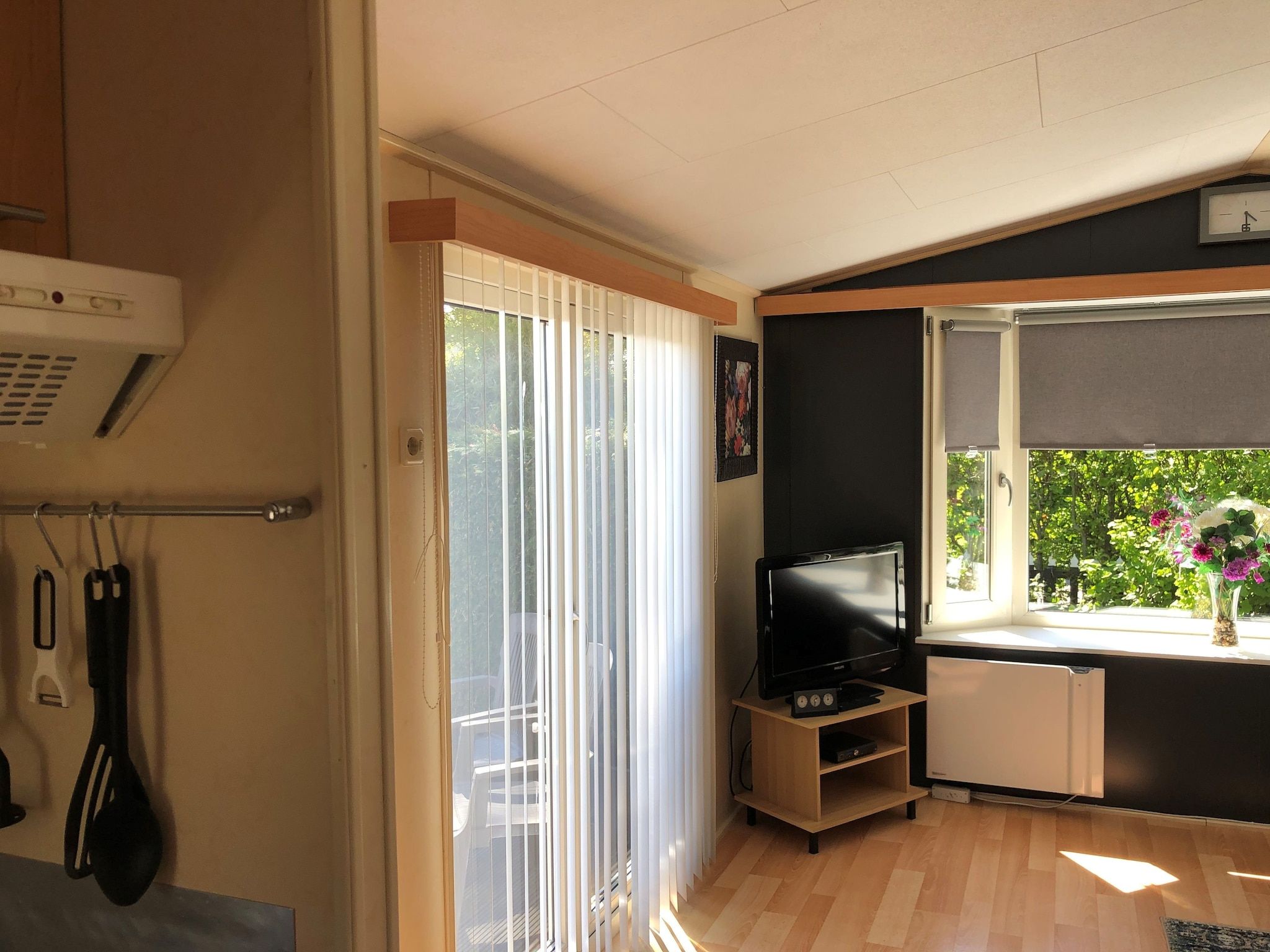 De woonkamer van Recreatiepark Wiringherlant - Wiringher Chalet 1 in Hippolytushoef