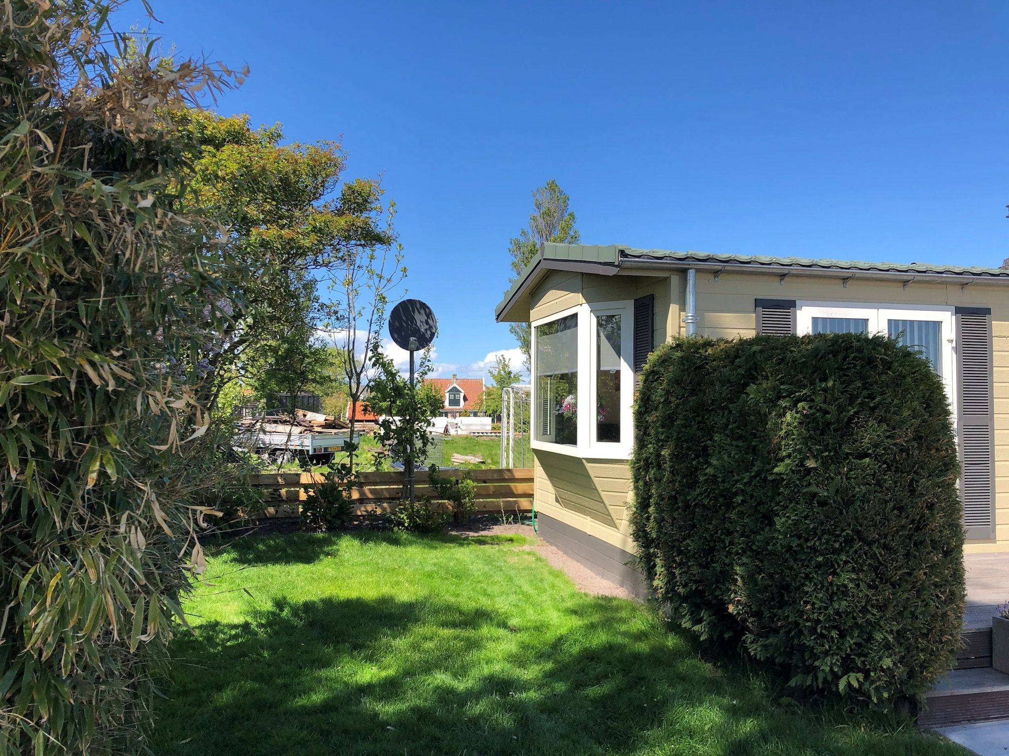 De buitenkant van Recreatiepark Wiringherlant - Wiringher Chalet 1 in Hippolytushoef