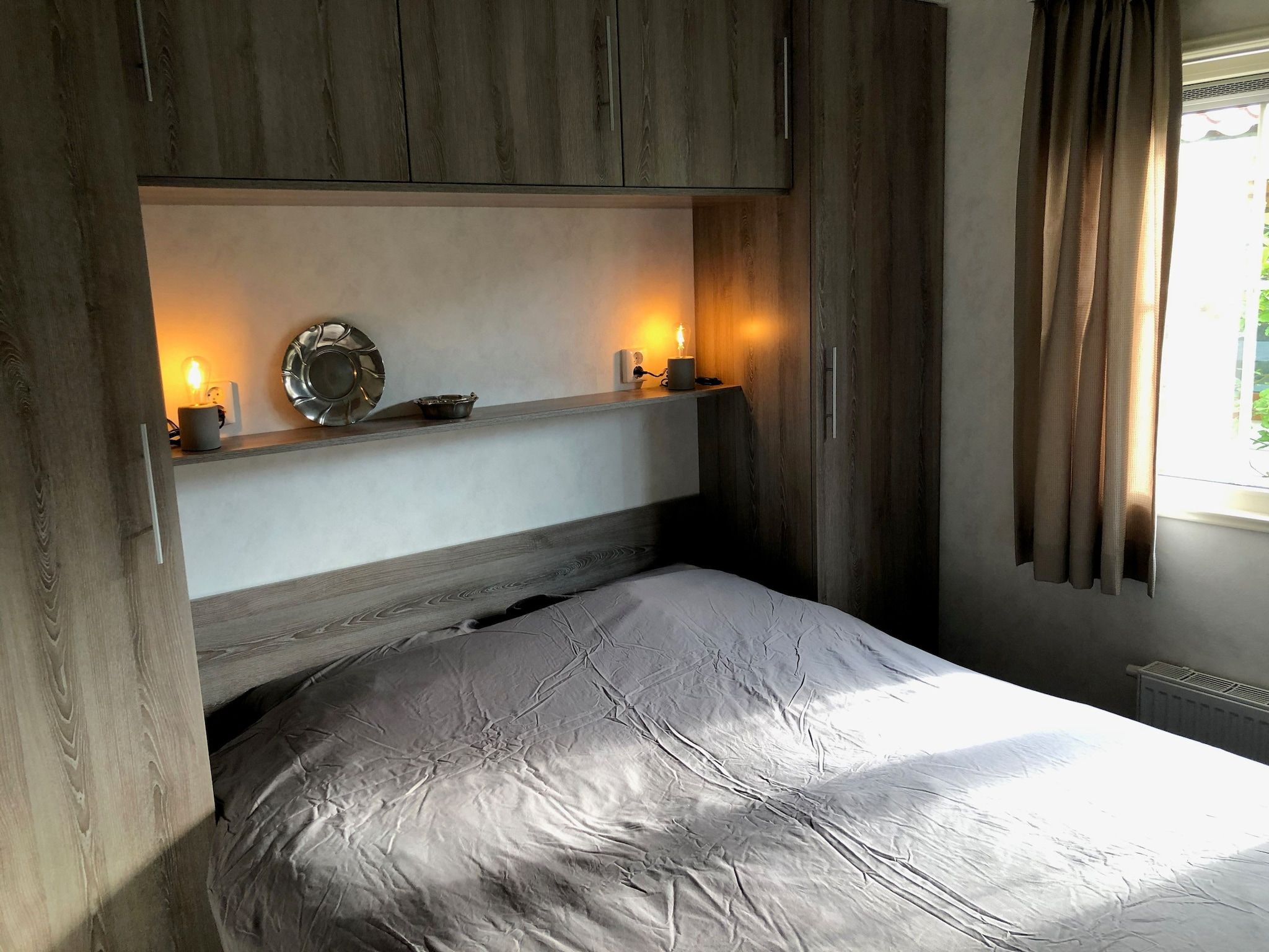 Een slaapkamer van Recreatiepark Wiringherlant - Wiringher Chalet 94 in Hippolytushoef