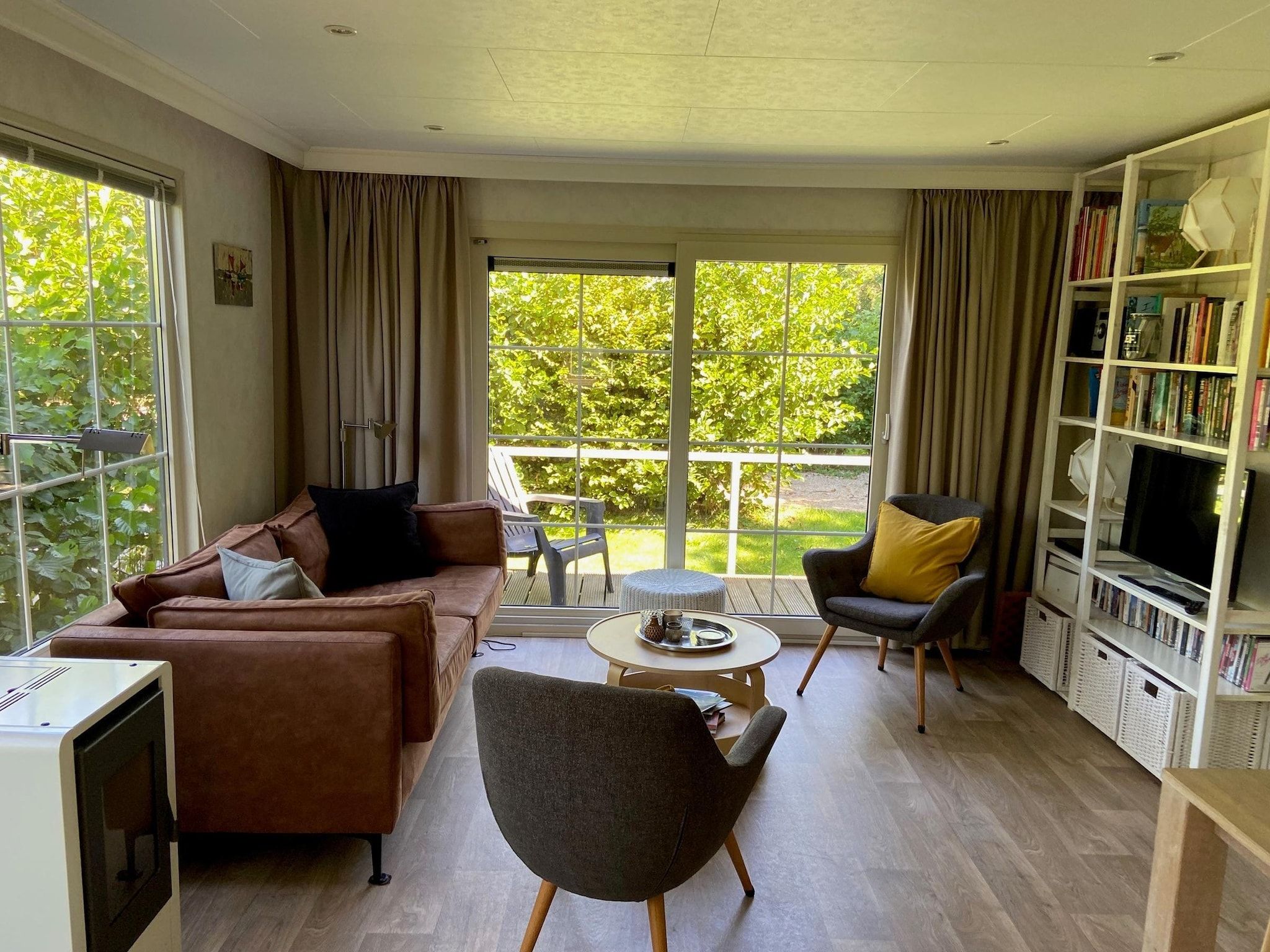 De woonkamer van Recreatiepark Wiringherlant - Wiringher Chalet 94 in Hippolytushoef