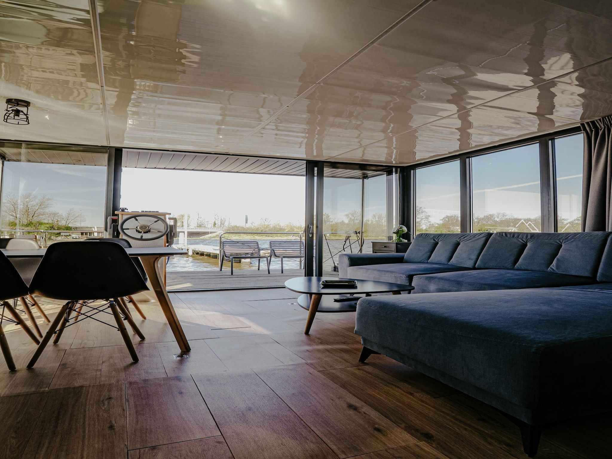 De woonkamer van Waterpark de Meerparel 10 in Uitgeest