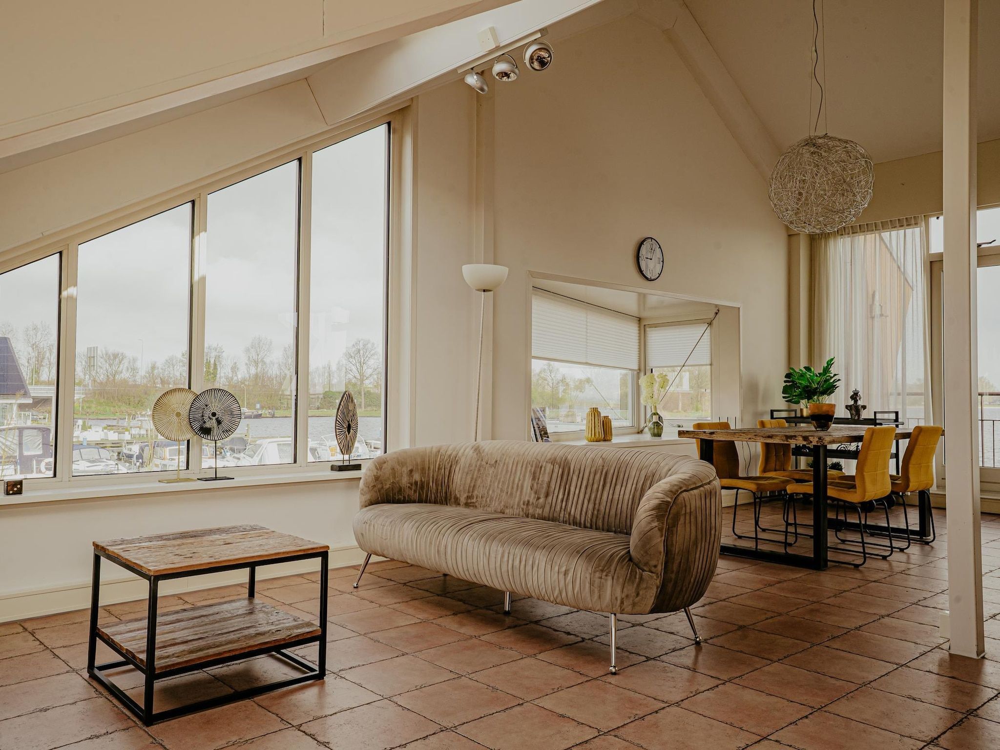 De woonkamer van Waterpark de Meerparel 12 in Uitgeest