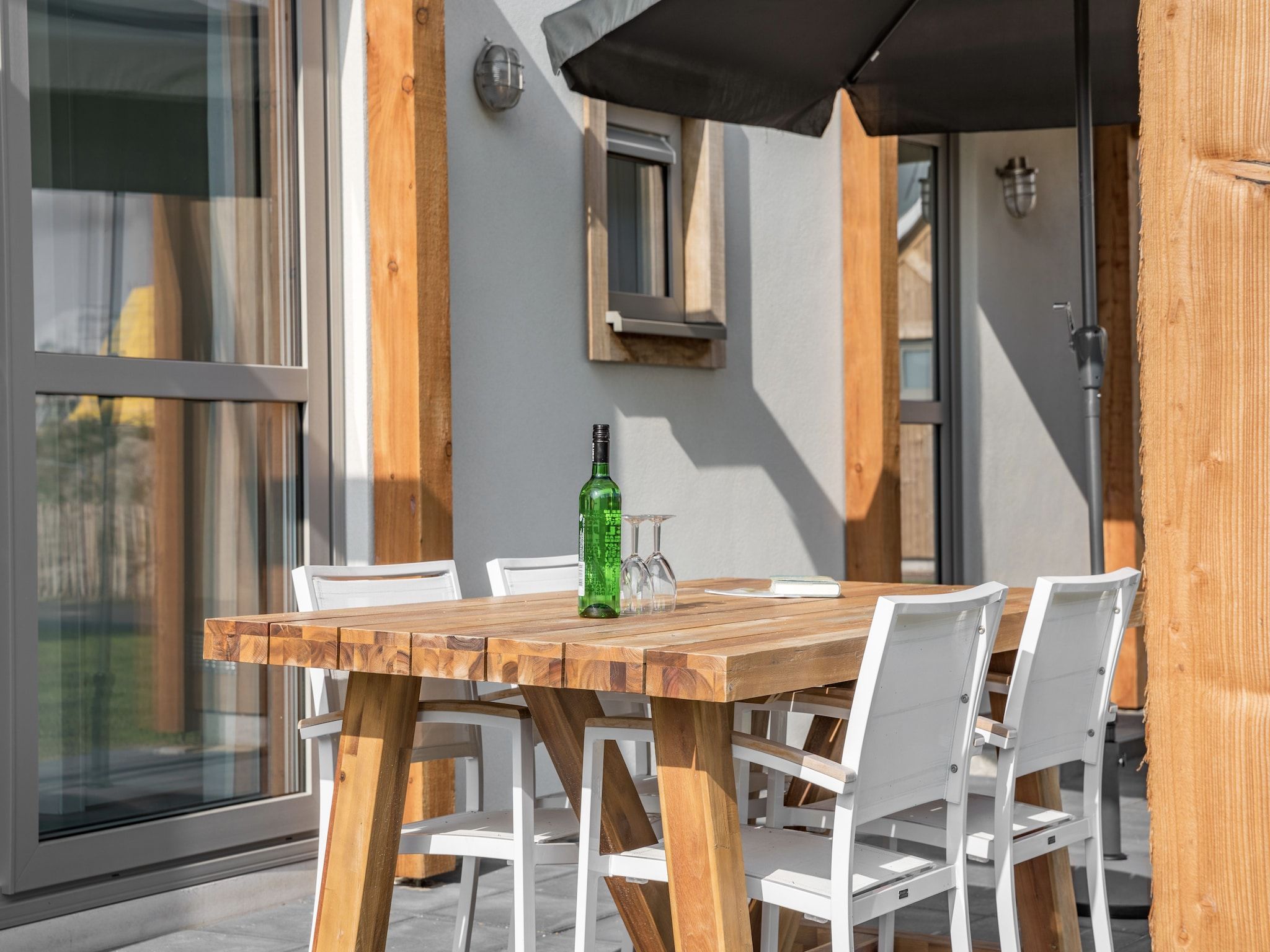 Het terras van Beach Resort Nieuwvliet-Bad 14 in Nieuwvliet-Bad