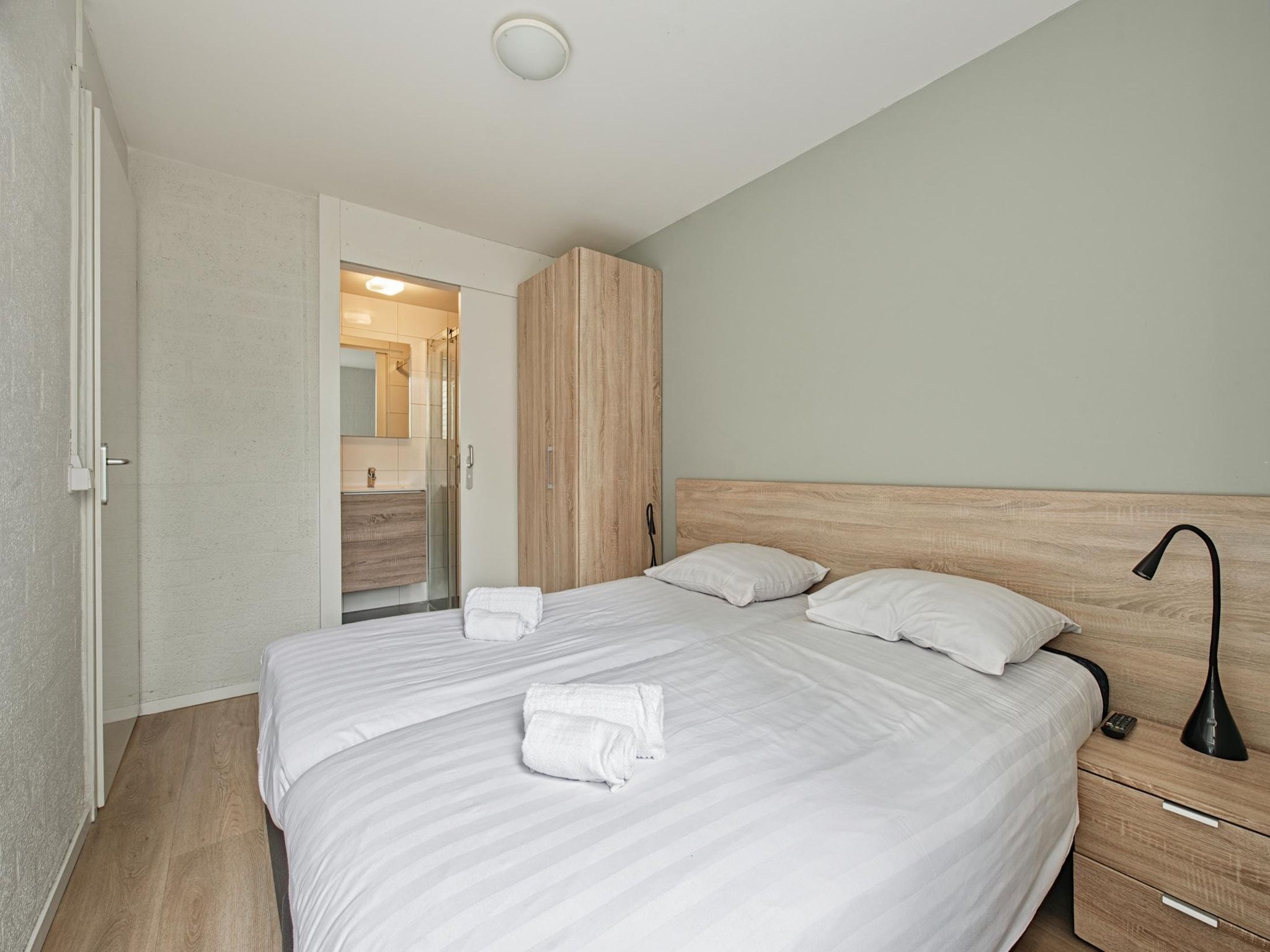 Een slaapkamer van Bungalowpark Schin op Geul 14 in Walem