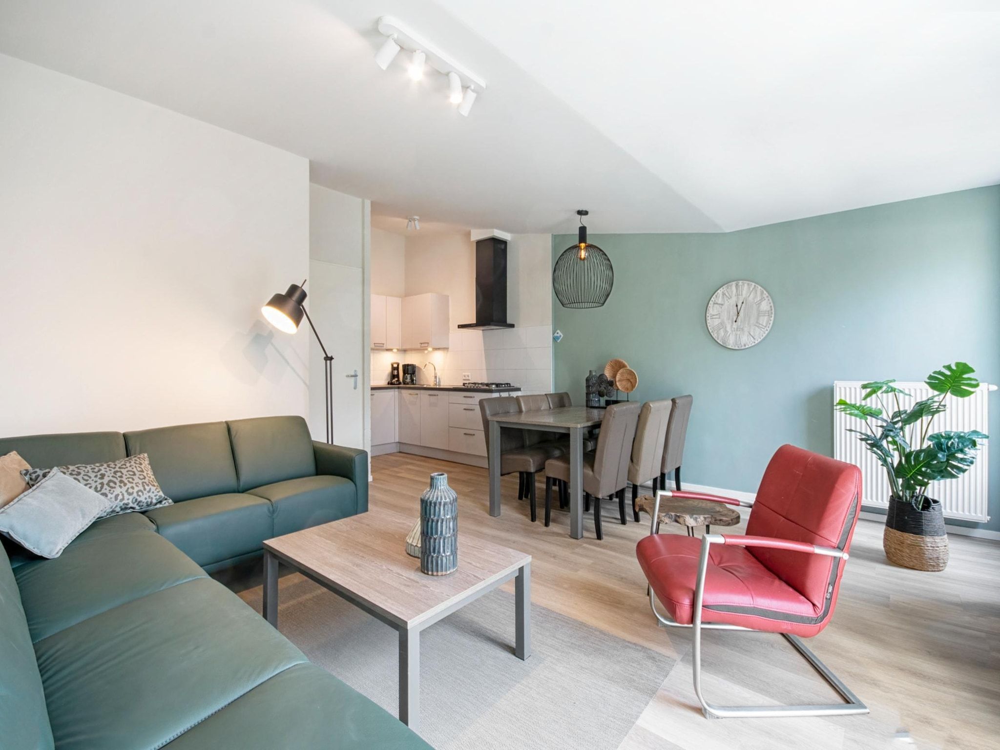 De woonkamer van Bungalowpark Schin op Geul 14 in Walem