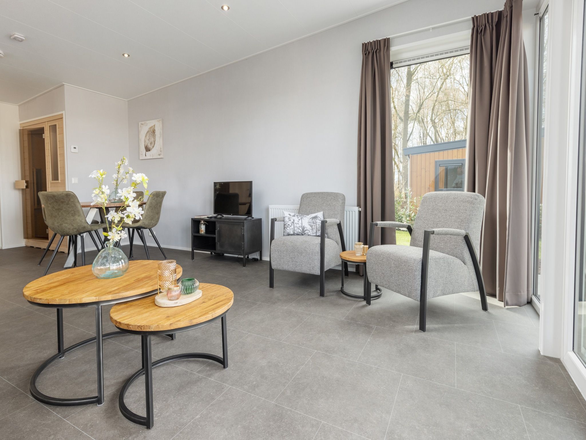 De woonkamer van Recreatiepark Tolplas 17 in Hoge Hexel