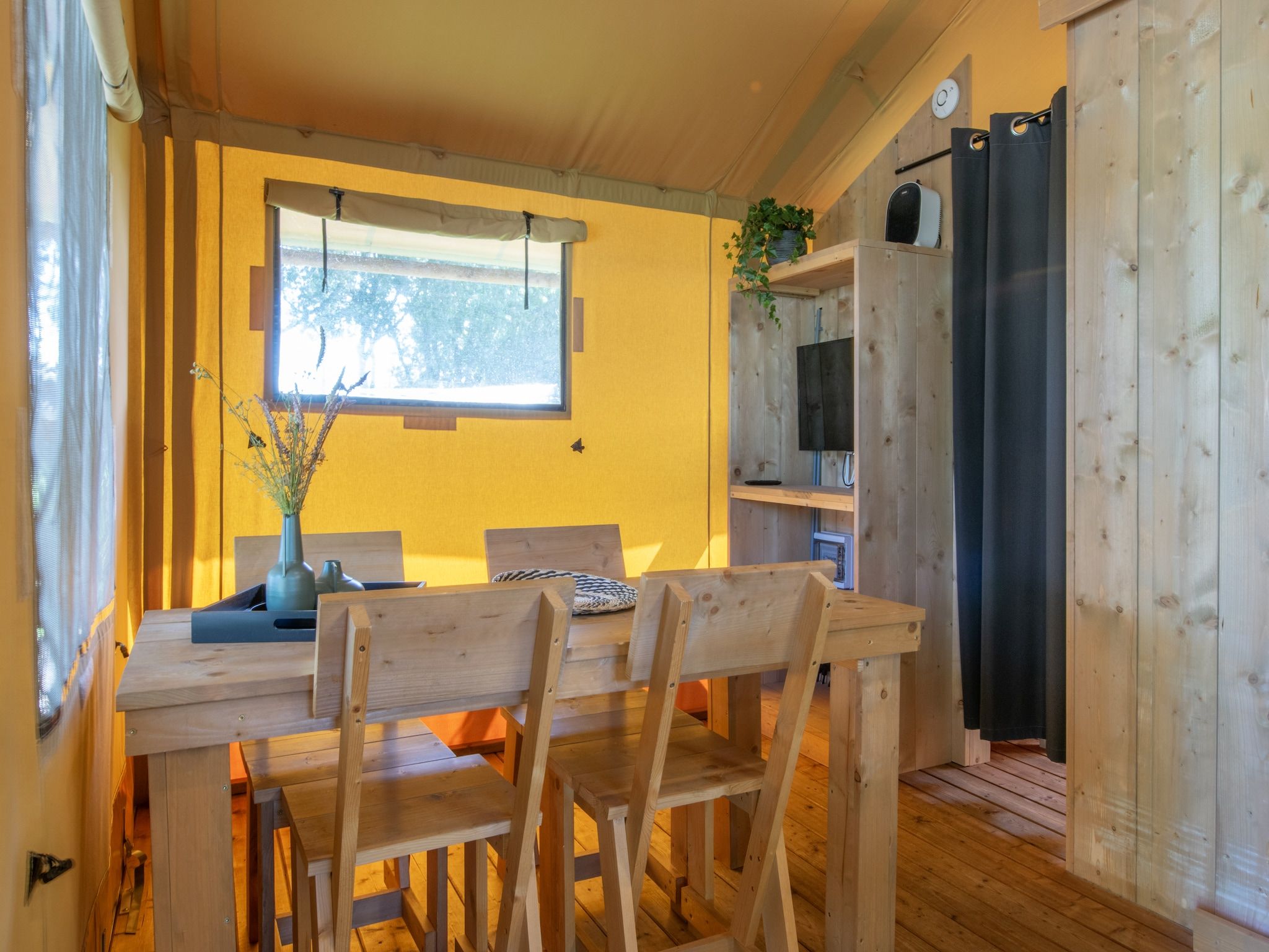 De woonkamer van Vakantiepark Klein Vink 19 in Arcen