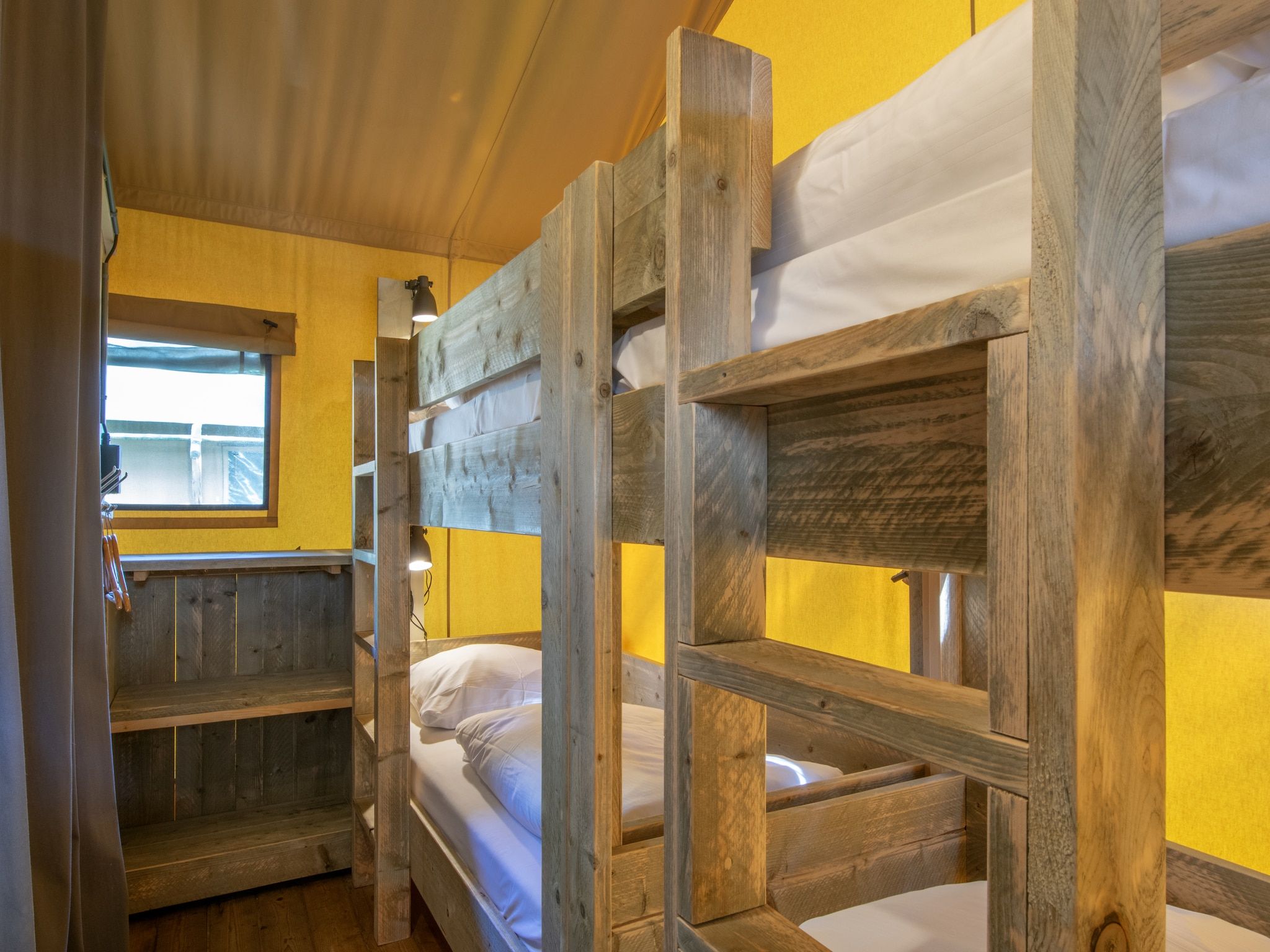 Een slaapkamer van Vakantiepark Klein Vink 20 in Arcen