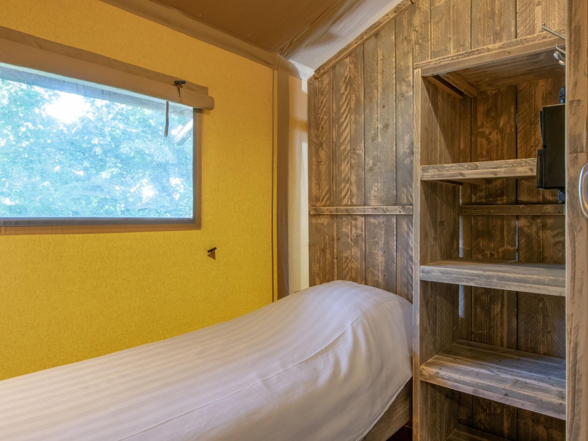 Een slaapkamer van Vakantiepark Klein Vink 21 in Arcen