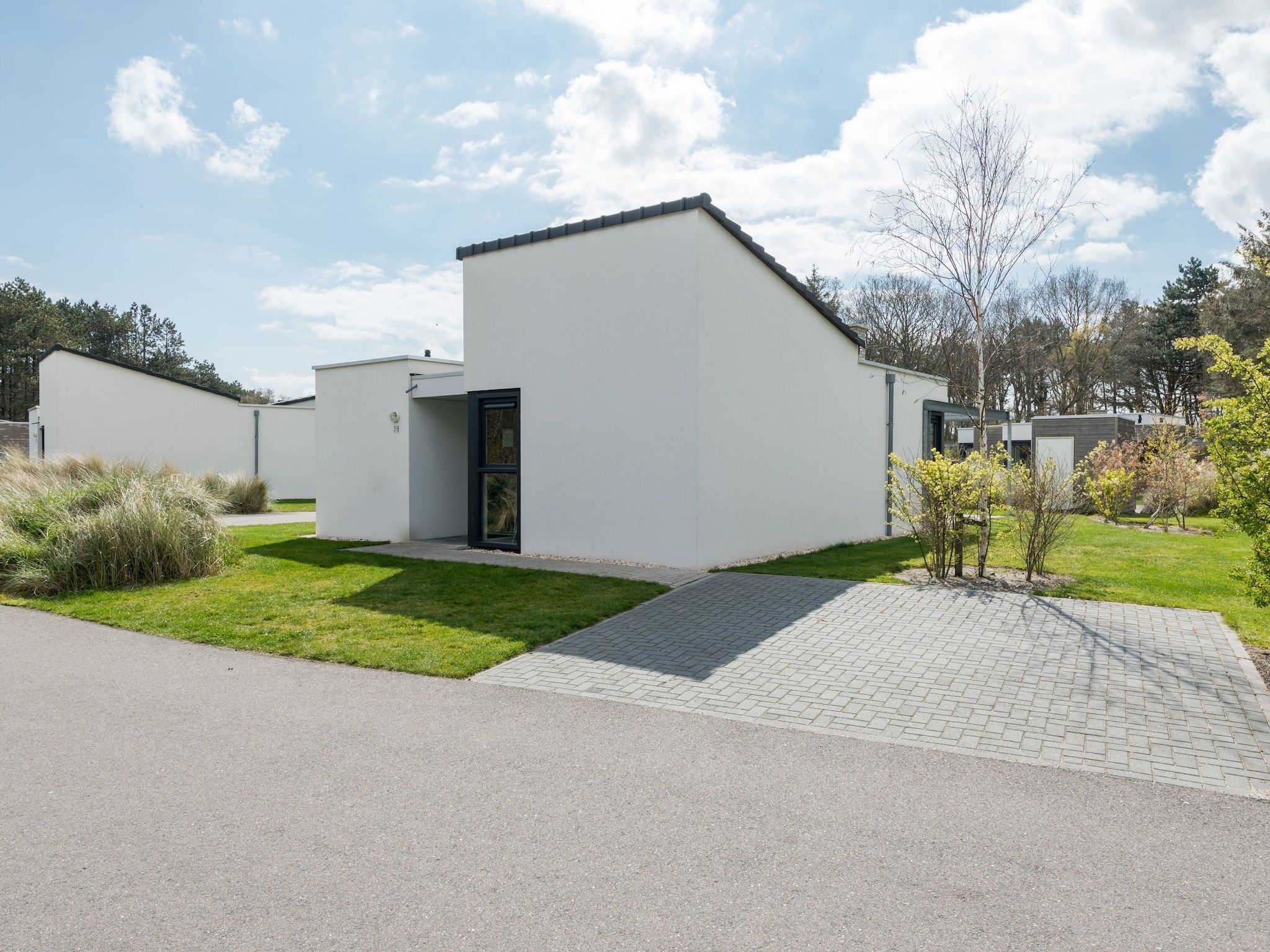 De buitenkant van Kustpark Texel 13 in De Koog