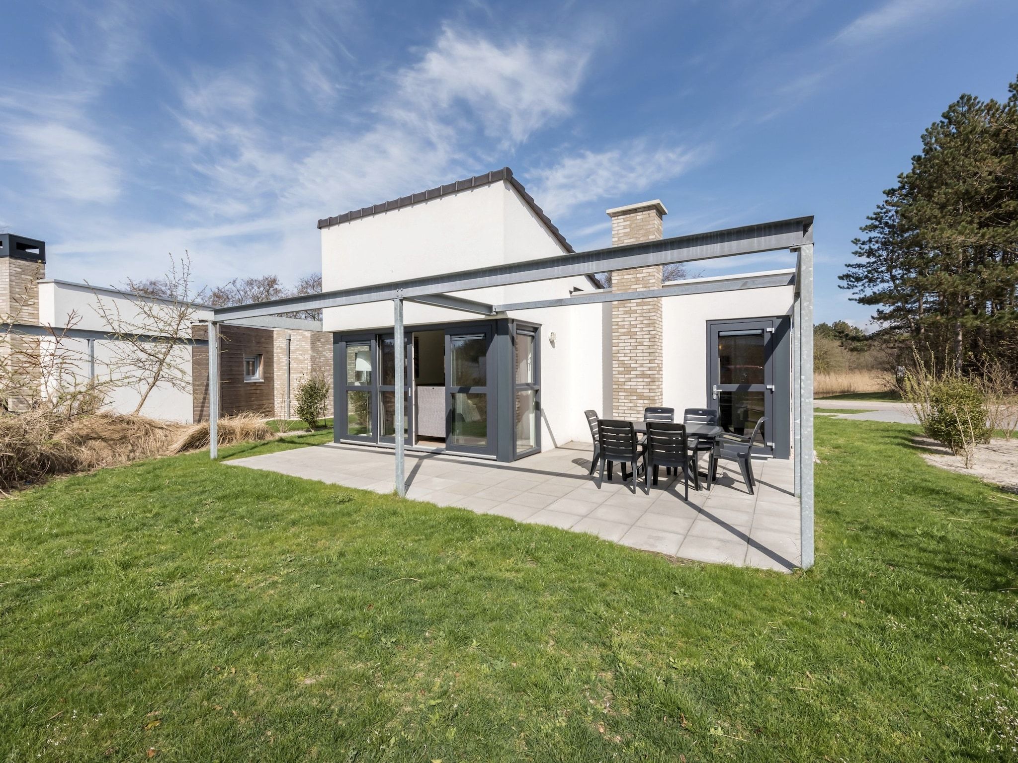 Het terras van Kustpark Texel 13 in De Koog