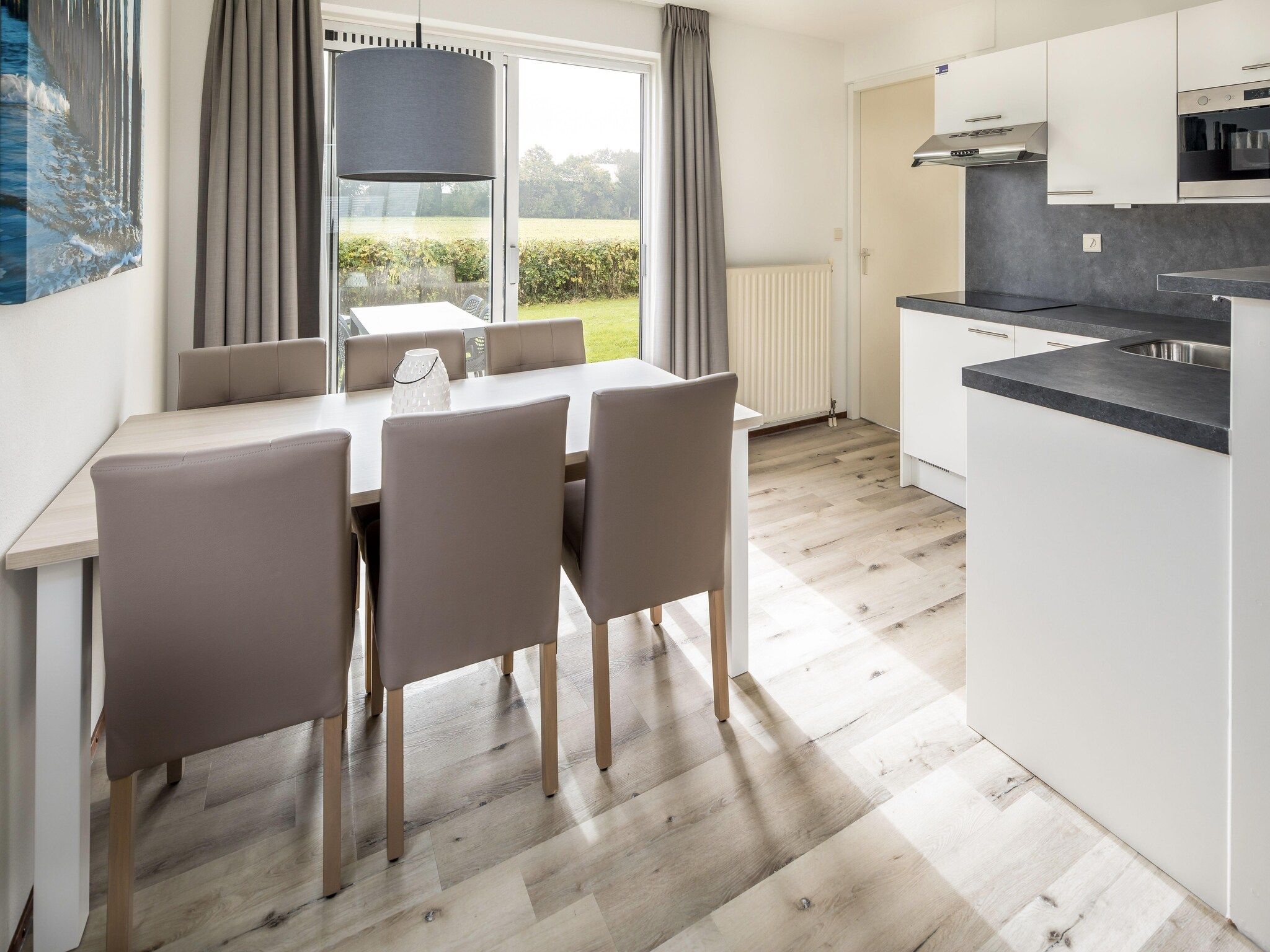 De eetkamer van Vakantiepark Zeeland Village 2 in Scharendijke