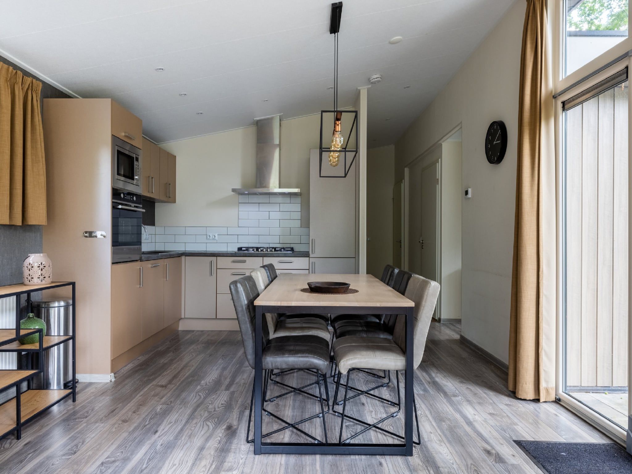 De eetkamer van Vakantiepark De Rimboe & De Woeste Hoogte 20 in Hoenderloo