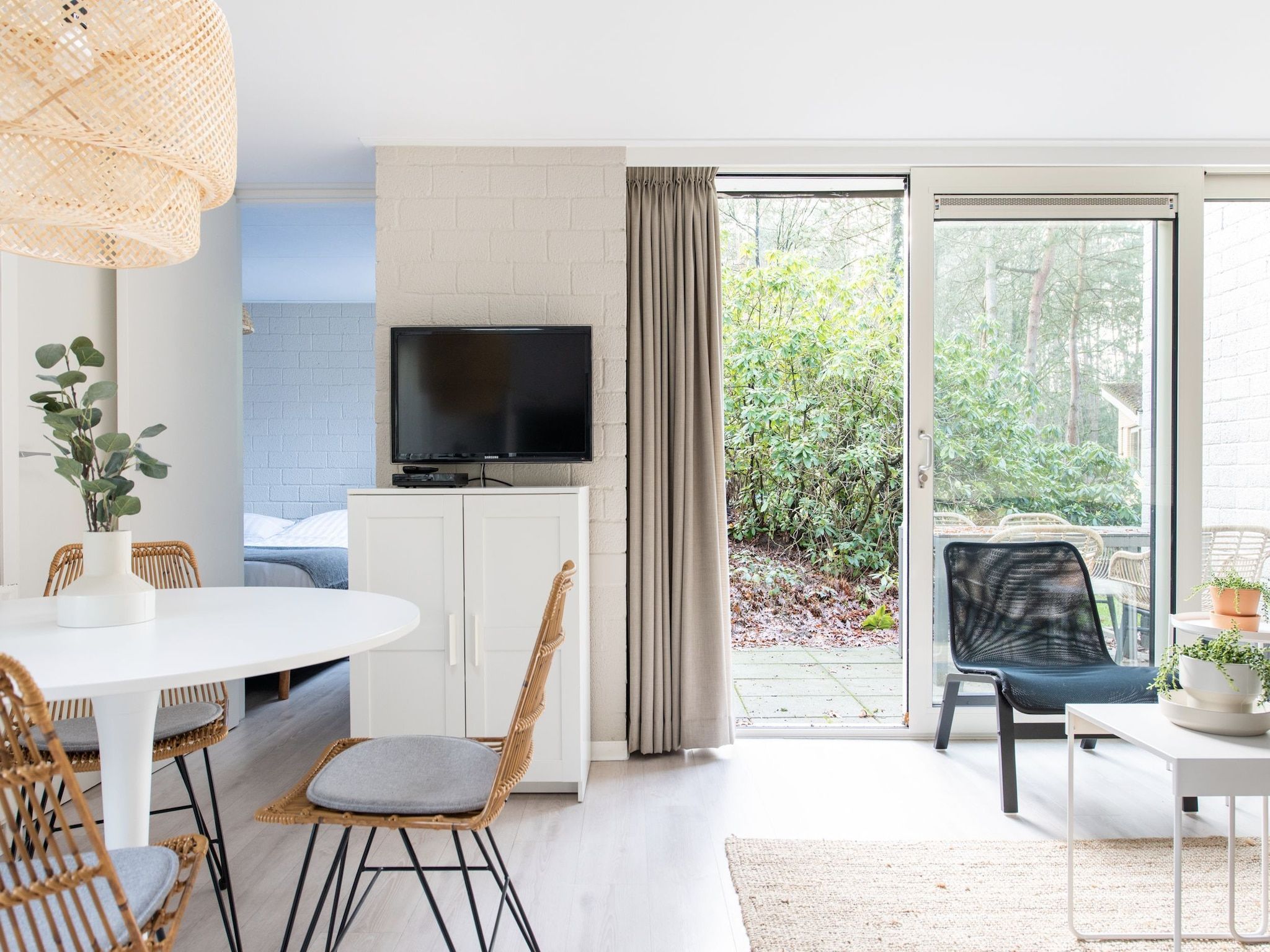 De woonkamer van Vakantiepark de Berkenhorst 10 in Kootwijk