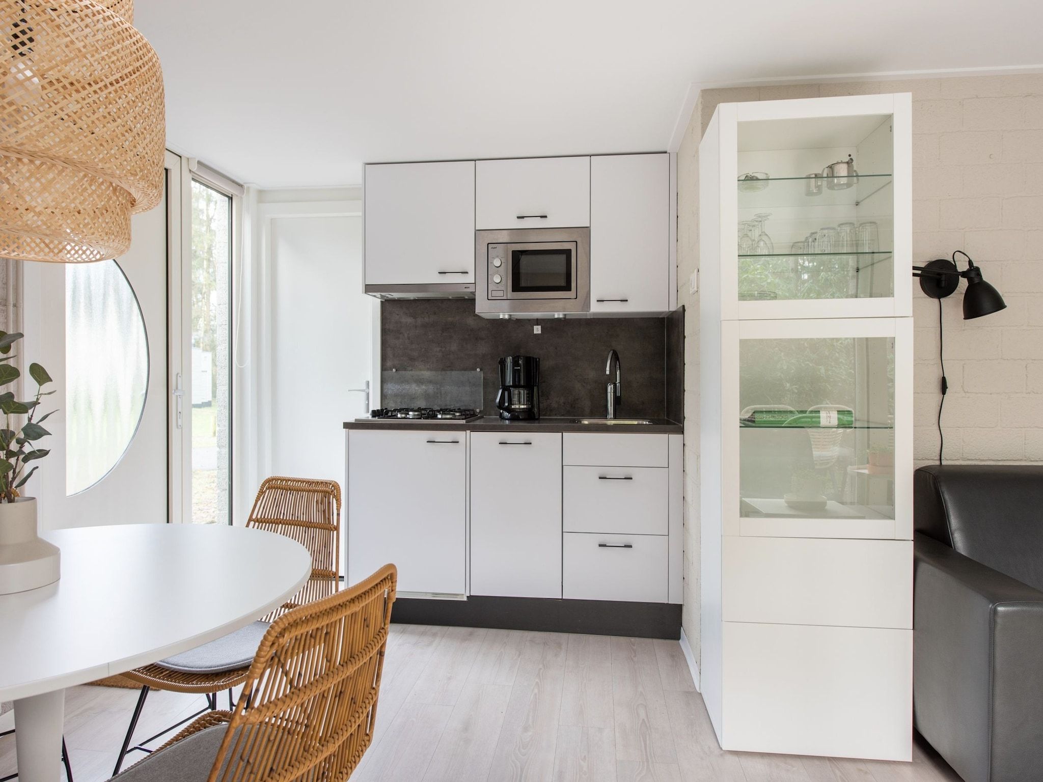 De keuken van Vakantiepark de Berkenhorst 10 in Kootwijk