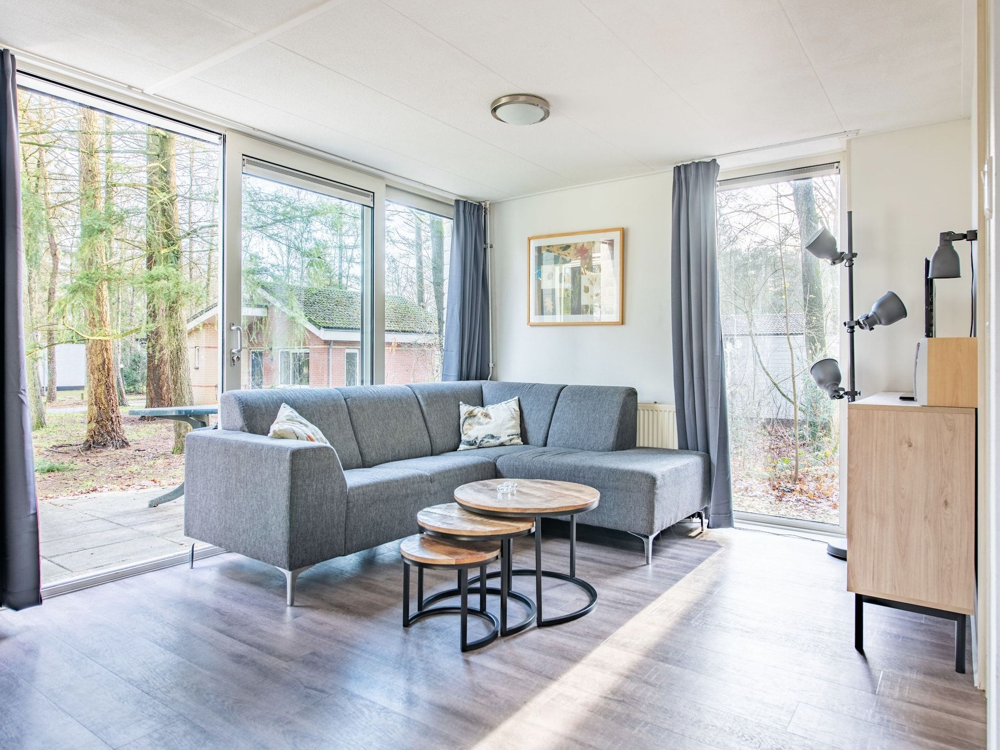 De woonkamer van Vakantiepark de Berkenhorst 11 in Kootwijk