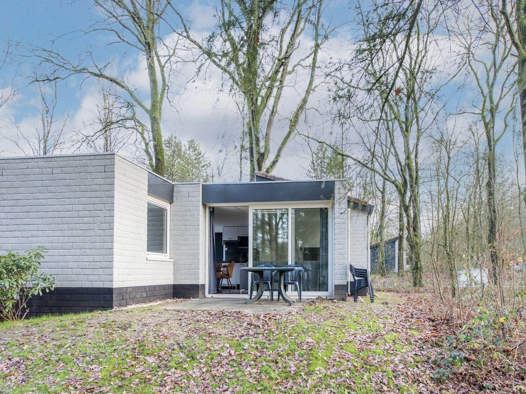 De buitenkant van Vakantiepark de Berkenhorst 11 in Kootwijk