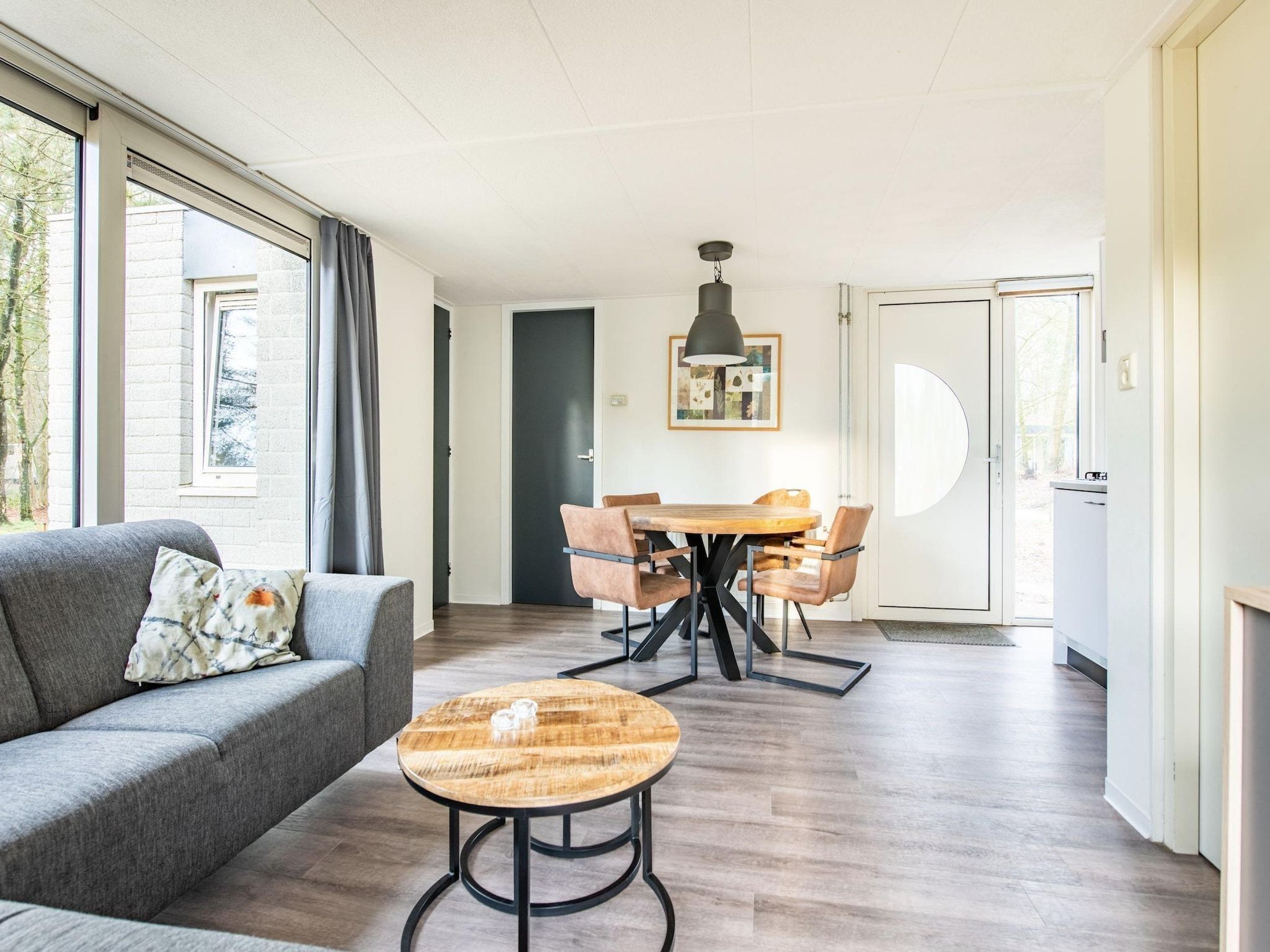 De woonkamer van Vakantiepark de Berkenhorst 11 in Kootwijk