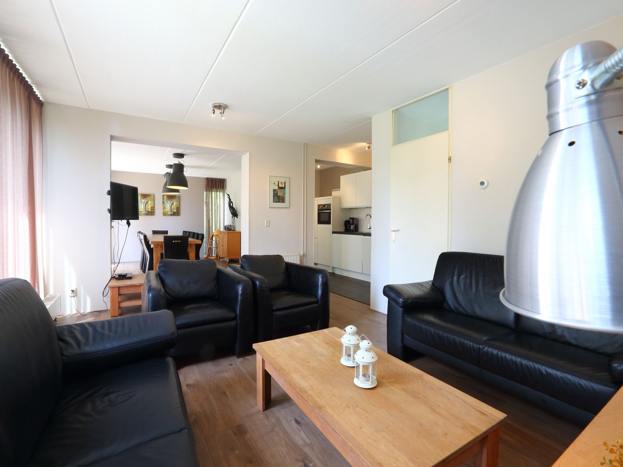 De woonkamer van Vakantiepark Emslandermeer 13 in Vlagtwedde