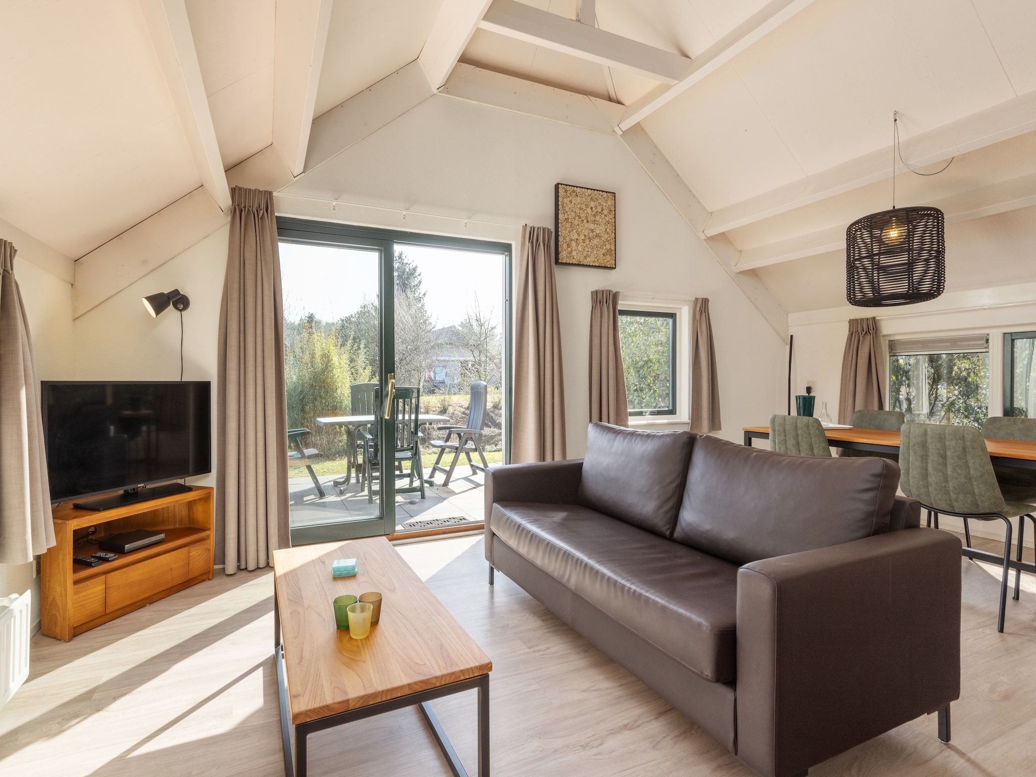 De woonkamer van De Veluwse Hoevegaerde 1 in Putten