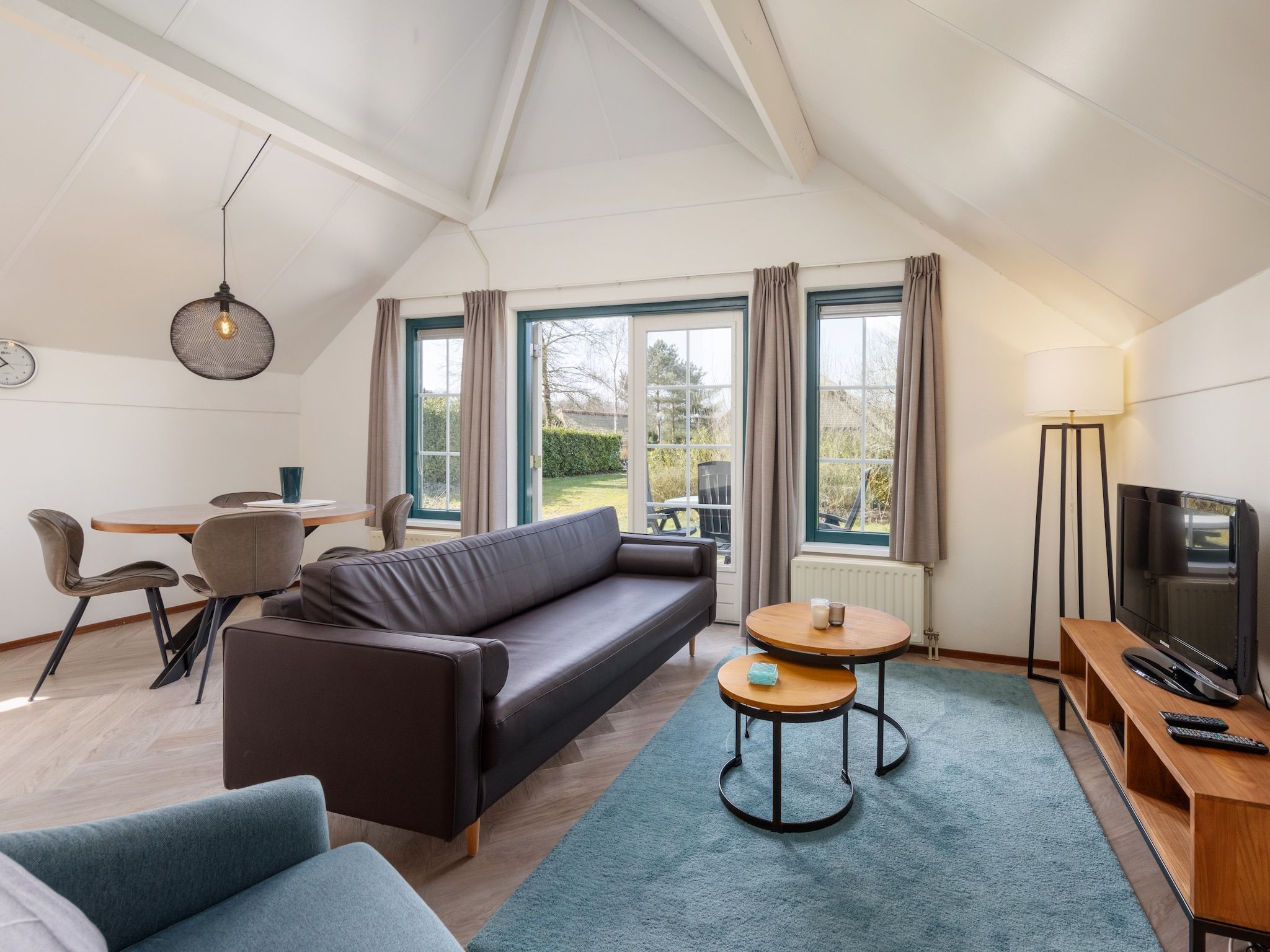 De woonkamer van De Veluwse Hoevegaerde 3 in Putten