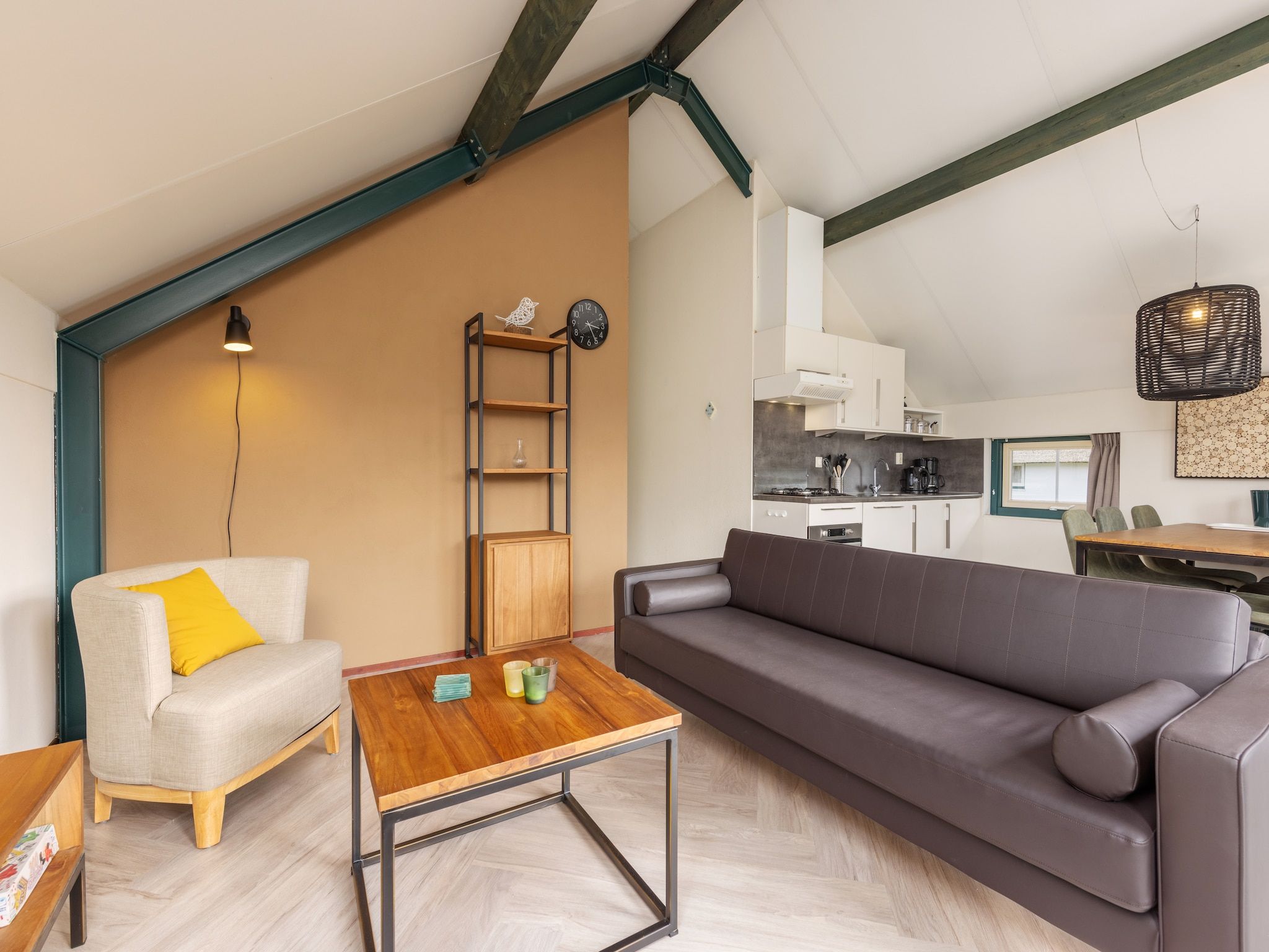 De woonkamer van De Veluwse Hoevegaerde 4 in Putten