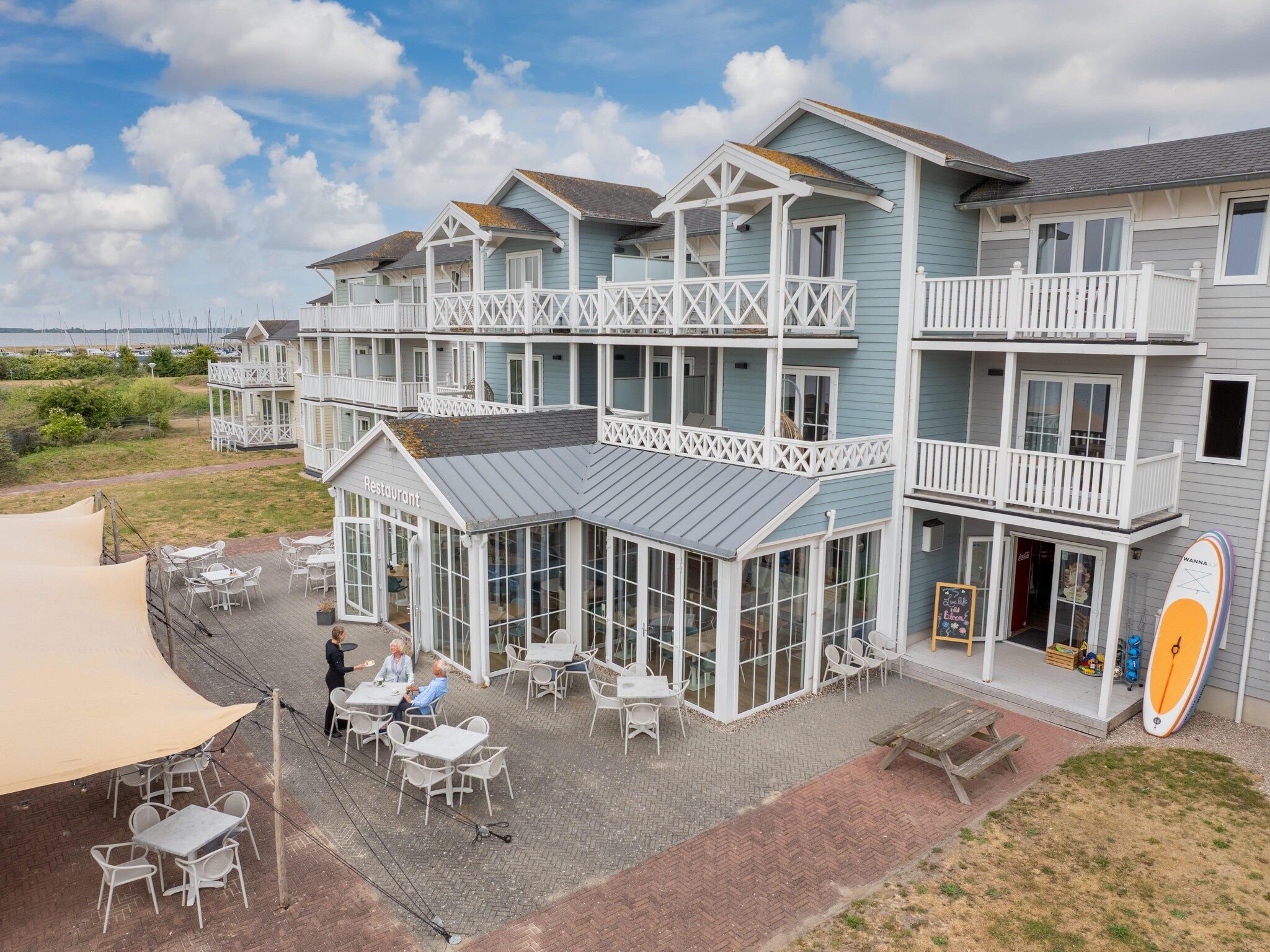 De buitenkant van Cape Helius 20 in Hellevoetsluis