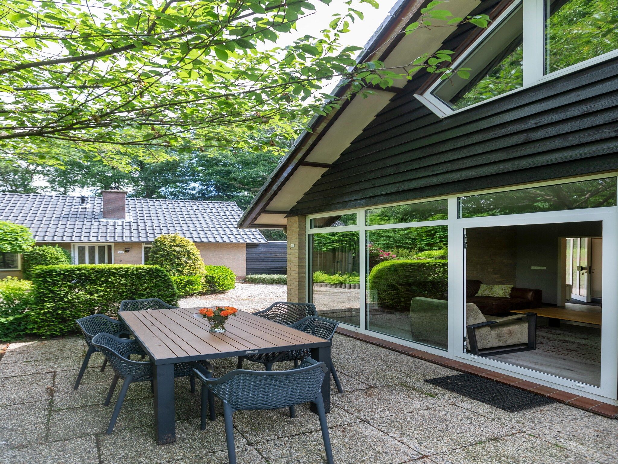 Het terras van Vakantie bij Meeussen - Schuttersoord 2 in Mook