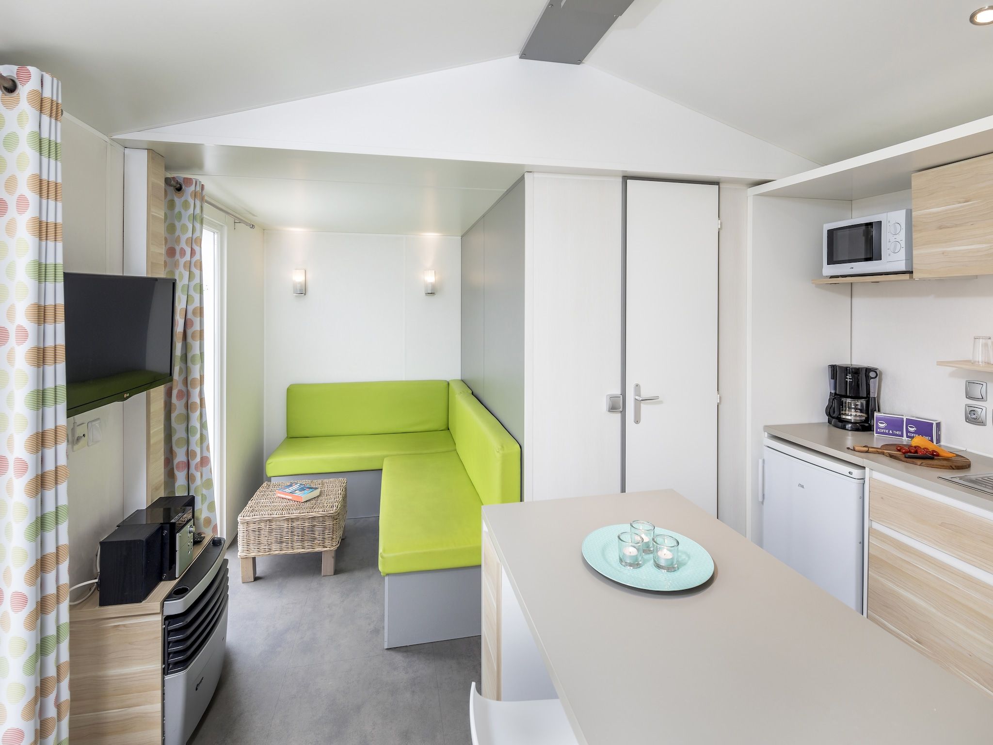 De woonkamer van Vakantiepark Beach Resort 22 in Kamperland