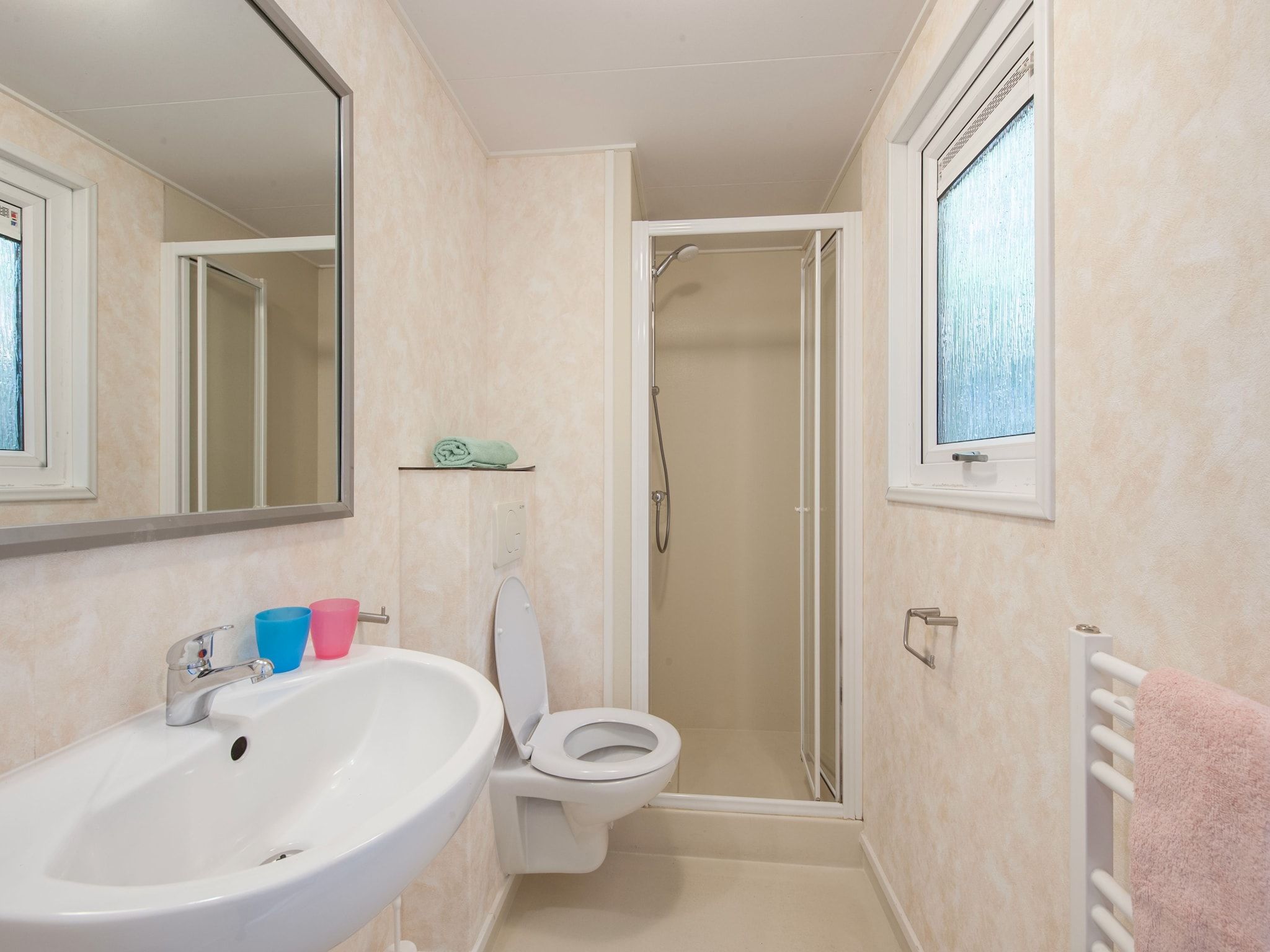 De badkamer van Vakantiepark Beach Resort 23 in Kamperland