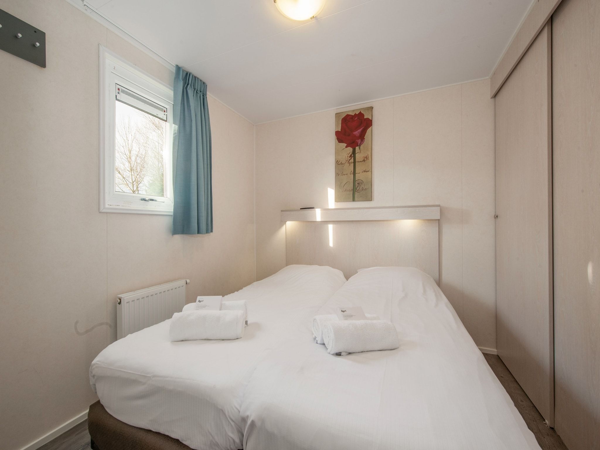 Een slaapkamer van Vakantiepark Beach Resort 23 in Kamperland