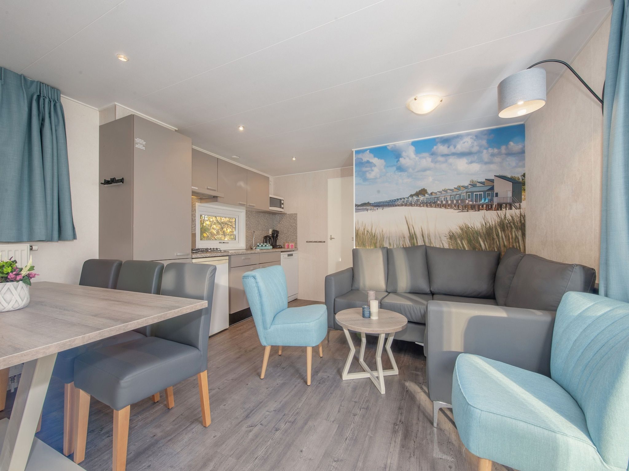 De woonkamer van Vakantiepark Beach Resort 23 in Kamperland