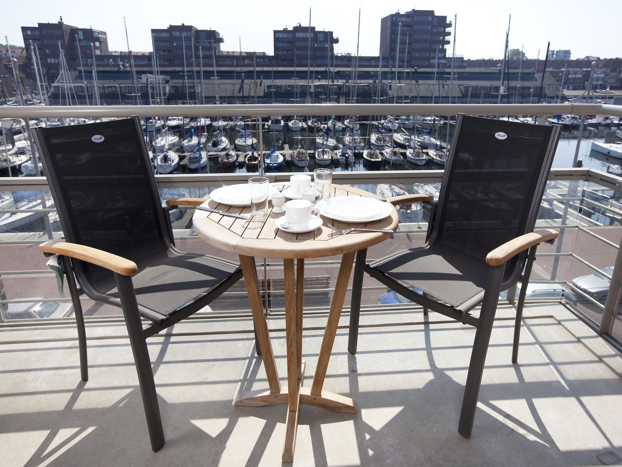 Het terras van Nautisch Centrum Scheveningen 4 in Den Haag