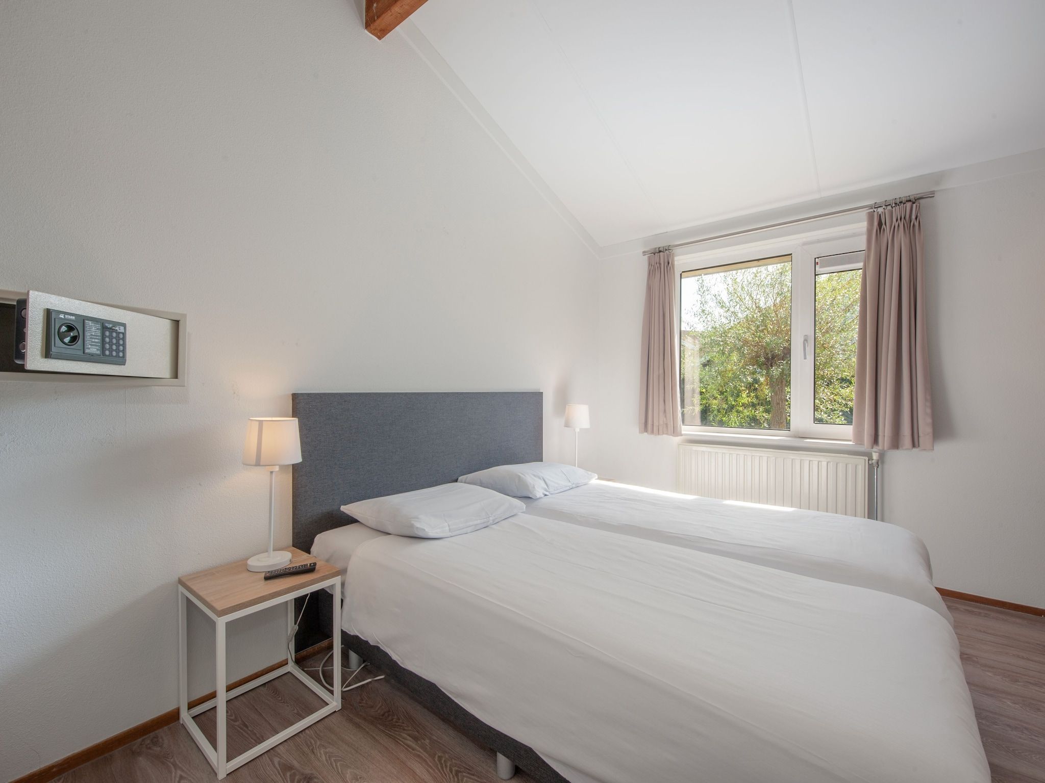 Een slaapkamer van Vakantiepark Hof Domburg 23 in Domburg