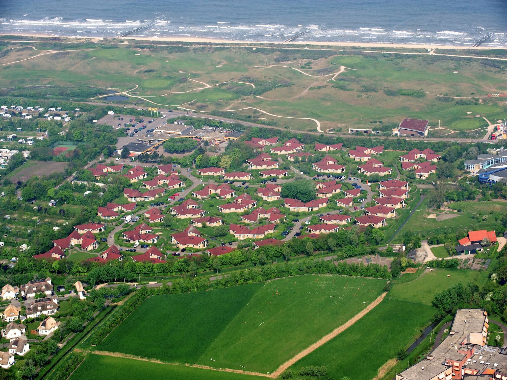 De buitenkant van Vakantiepark Hof Domburg 24 in Domburg