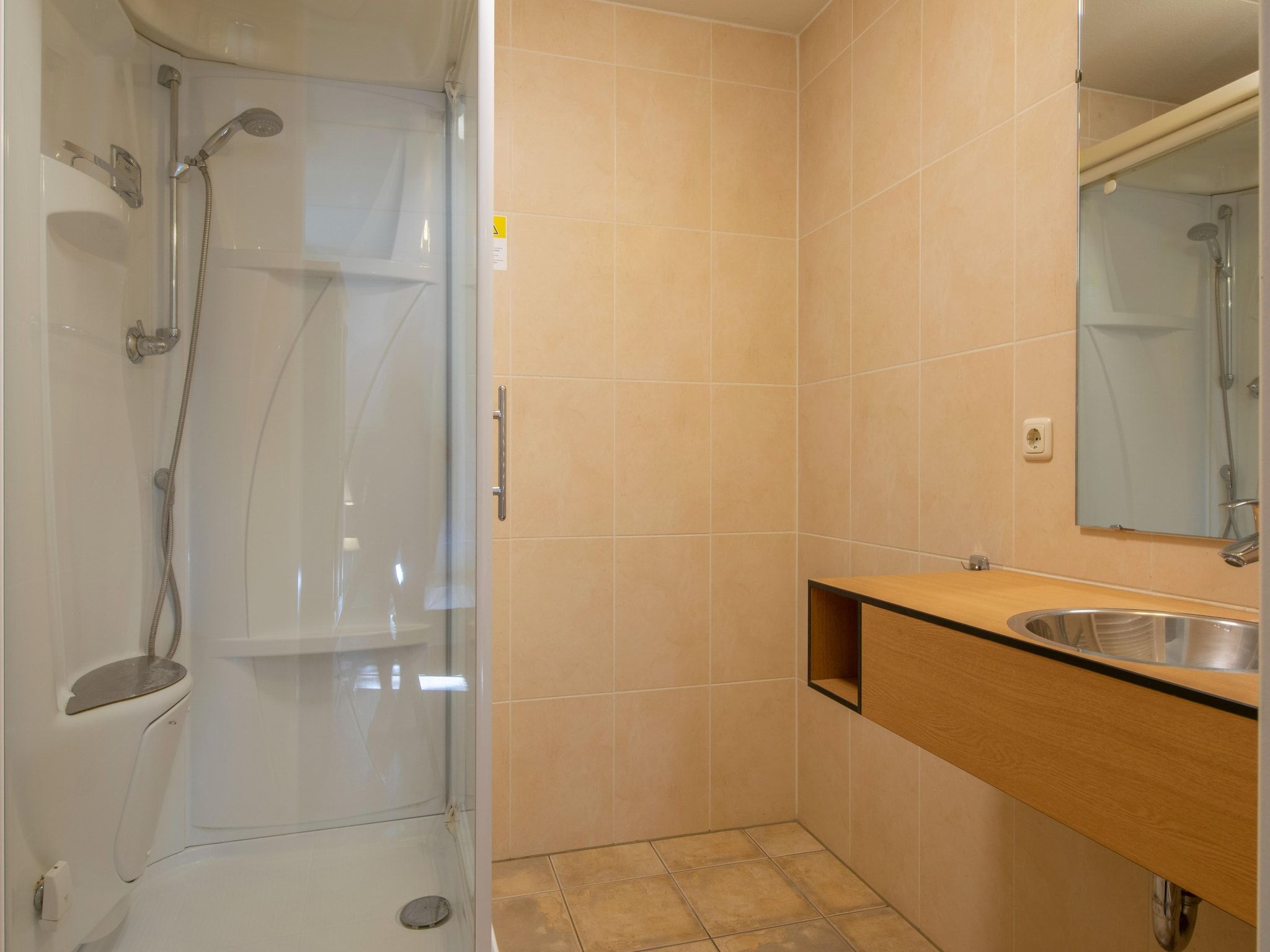 De badkamer van Vakantiepark de Katjeskelder 16 in Oosterhout