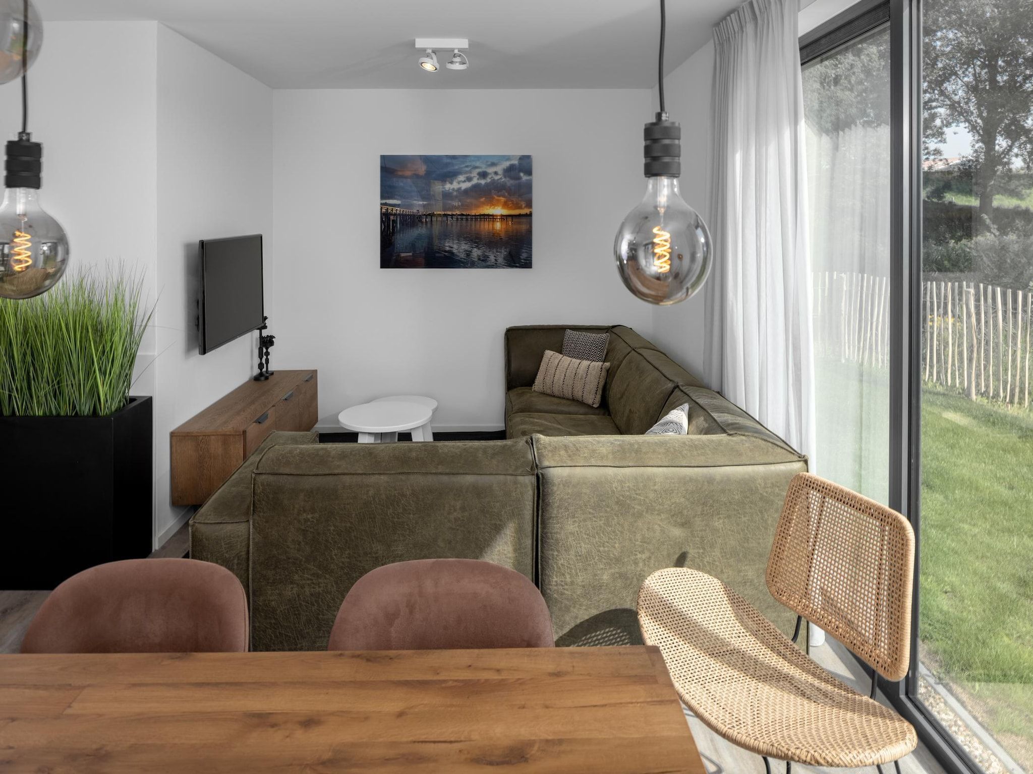 De woonkamer van Park Veerse Kreek 8 in Wolphaartsdijk